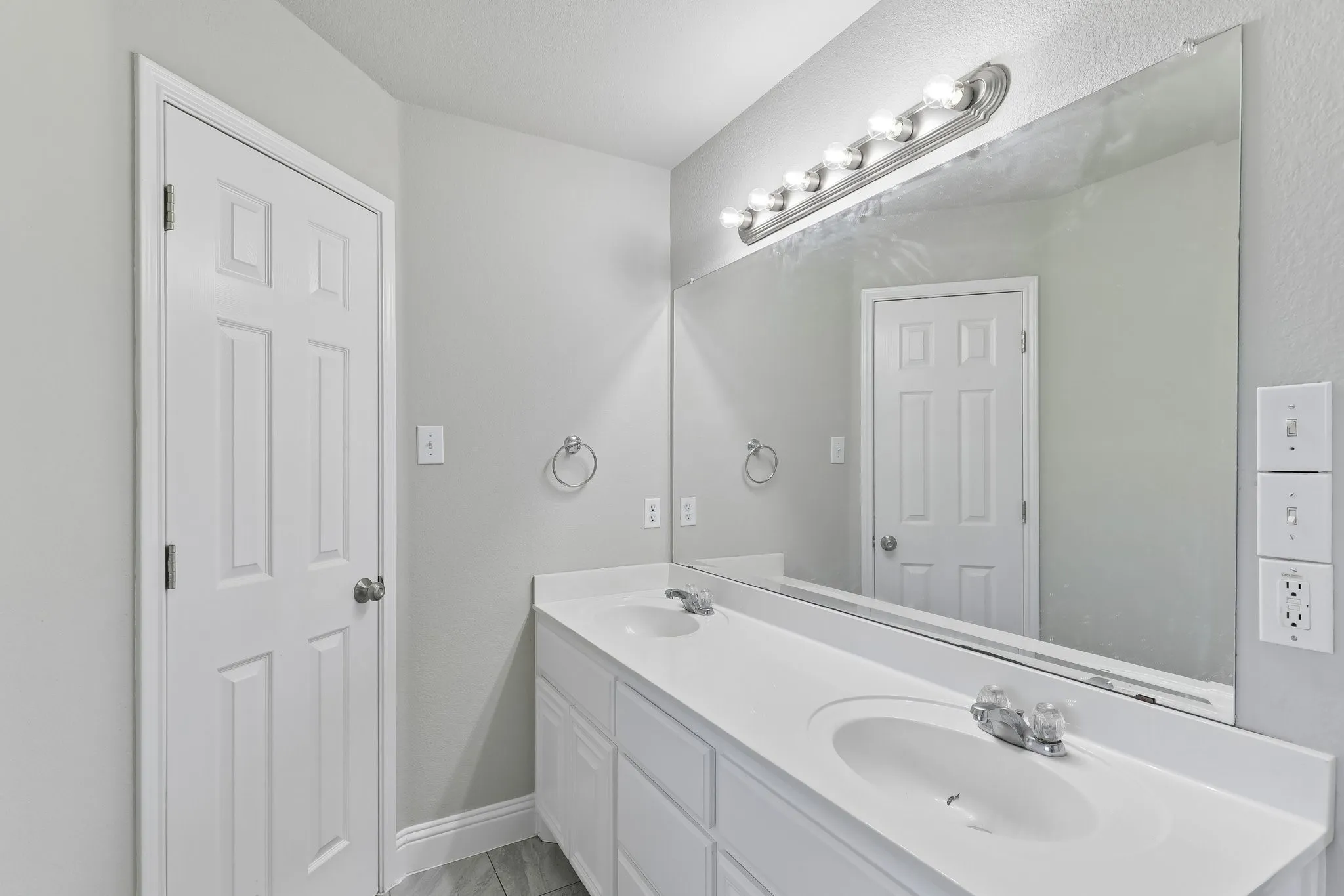Single Family Residence For Rent in Tarrant County , 1702 La Caya Drive, Mansfield, Texas 76063, 4 Bedroom, 2 Bathroom, 2 Garage spaces, 1,777 Sqft, built in 2007, mls#21337761, Real Estate Agent in Mansfield, Homes For Rent in Tarrant county, Homes For Rent in Mansfield, Realtor in Mansfield Texas, Real Estate Brokerage Independent Realty Texas, Luminita Cordes Realtor
