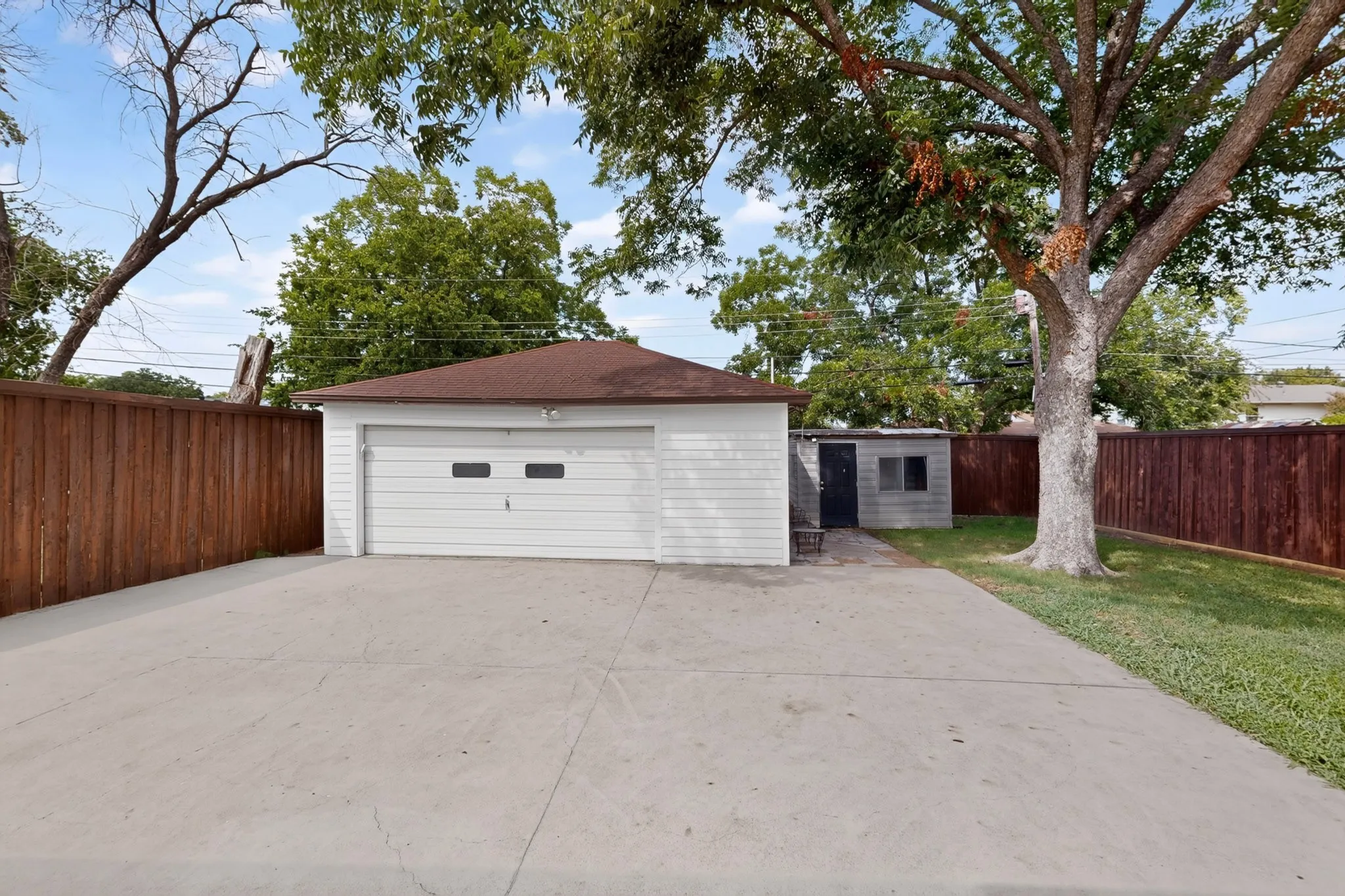 Single Family Residence For Sale in Dallas County , 4404 Astor Road, Mesquite, Texas 75150, 3 Bedroom, 2 Bathroom, 2 Garage spaces, 1,260 Sqft, built in 1960, mls#21338304, Real Estate Agent in Mesquite, Homes For Sale in Dallas county, Homes For Sale in Mesquite, Realtor in Mesquite Texas, Real Estate Brokerage Independent Realty Texas, Luminita Cordes Realtor