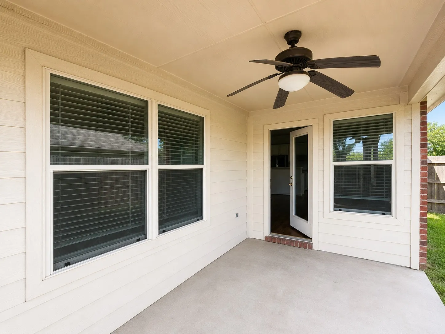 Single Family Residence For Sale in Rockwall County , 448 Fremont Drive, Rockwall, Texas 75087, 3 Bedroom, 2 Bathroom, 2 Garage spaces, 1,837 Sqft, built in 2004, mls#21338352, Real Estate Agent in Rockwall, Homes For Sale in Rockwall county, Homes For Sale in Rockwall, Realtor in Rockwall Texas, Real Estate Brokerage Independent Realty Texas, Luminita Cordes Realtor
