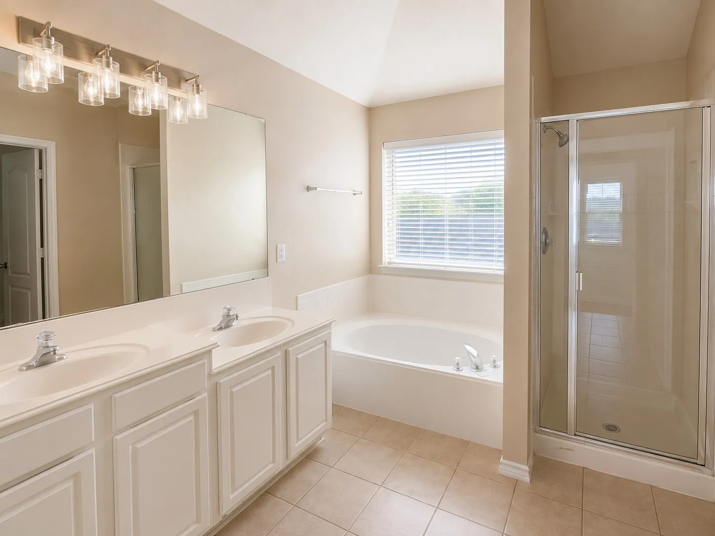 Single Family Residence For Sale in Rockwall County , 448 Fremont Drive, Rockwall, Texas 75087, 3 Bedroom, 2 Bathroom, 2 Garage spaces, 1,837 Sqft, built in 2004, mls#21338352, Real Estate Agent in Rockwall, Homes For Sale in Rockwall county, Homes For Sale in Rockwall, Realtor in Rockwall Texas, Real Estate Brokerage Independent Realty Texas, Luminita Cordes Realtor