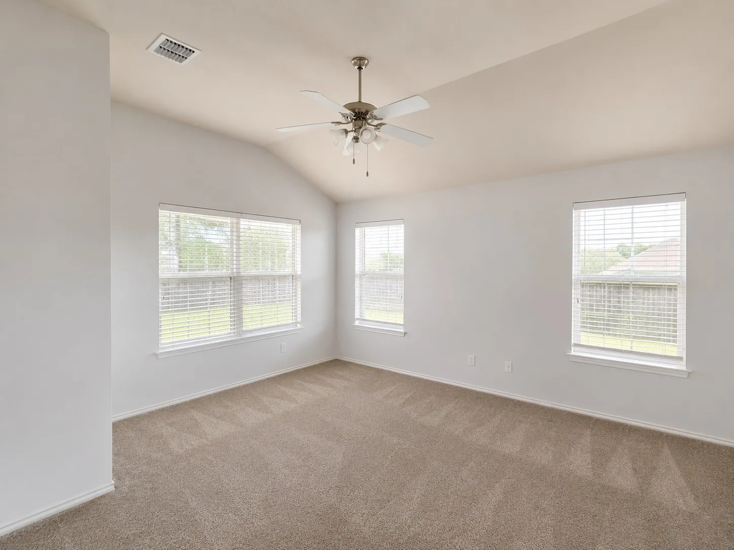 Single Family Residence For Sale in Rockwall County , 448 Fremont Drive, Rockwall, Texas 75087, 3 Bedroom, 2 Bathroom, 2 Garage spaces, 1,837 Sqft, built in 2004, mls#21338352, Real Estate Agent in Rockwall, Homes For Sale in Rockwall county, Homes For Sale in Rockwall, Realtor in Rockwall Texas, Real Estate Brokerage Independent Realty Texas, Luminita Cordes Realtor