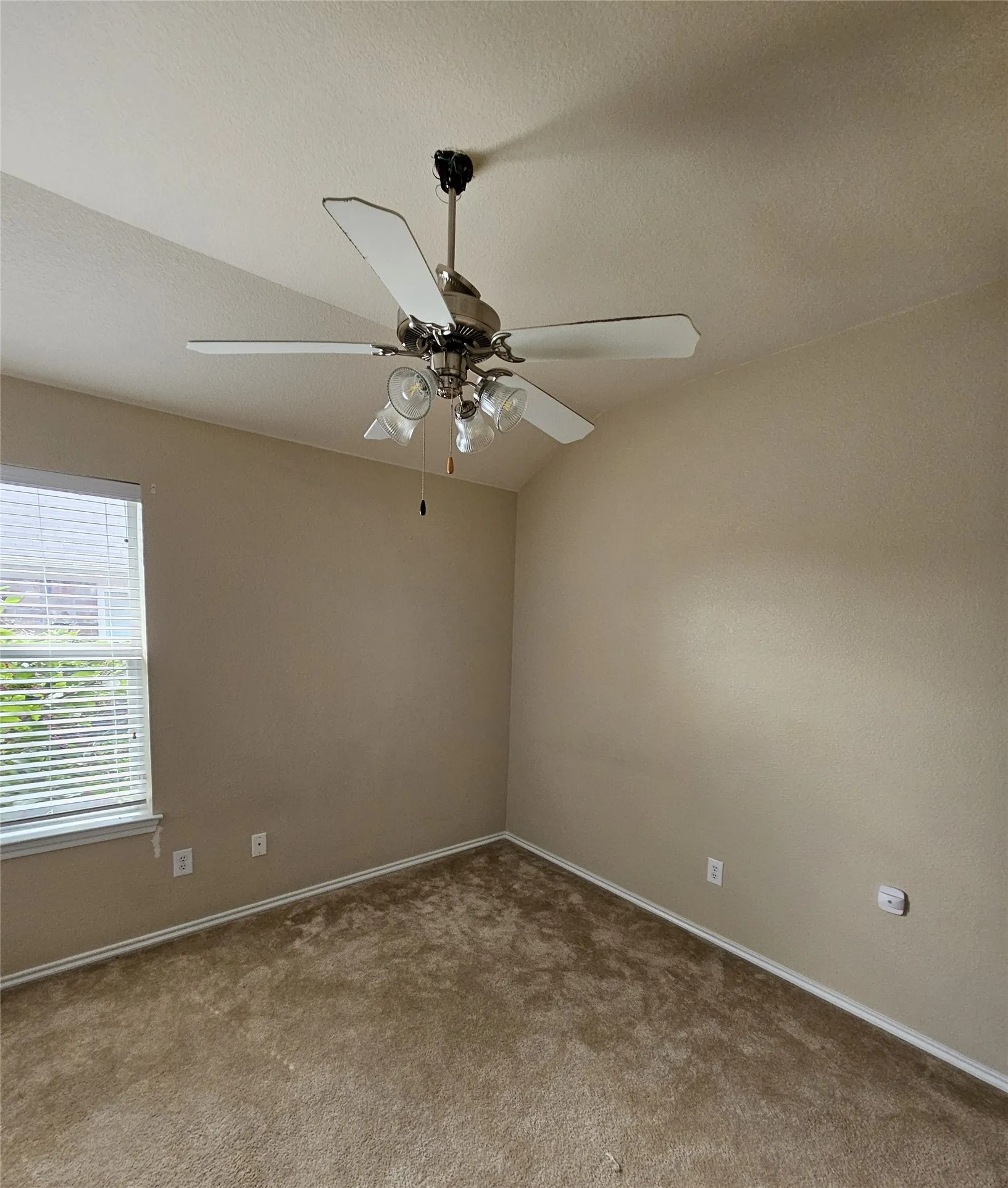 Single Family Residence For Sale in Rockwall County , 448 Fremont Drive, Rockwall, Texas 75087, 3 Bedroom, 2 Bathroom, 2 Garage spaces, 1,837 Sqft, built in 2004, mls#21338352, Real Estate Agent in Rockwall, Homes For Sale in Rockwall county, Homes For Sale in Rockwall, Realtor in Rockwall Texas, Real Estate Brokerage Independent Realty Texas, Luminita Cordes Realtor