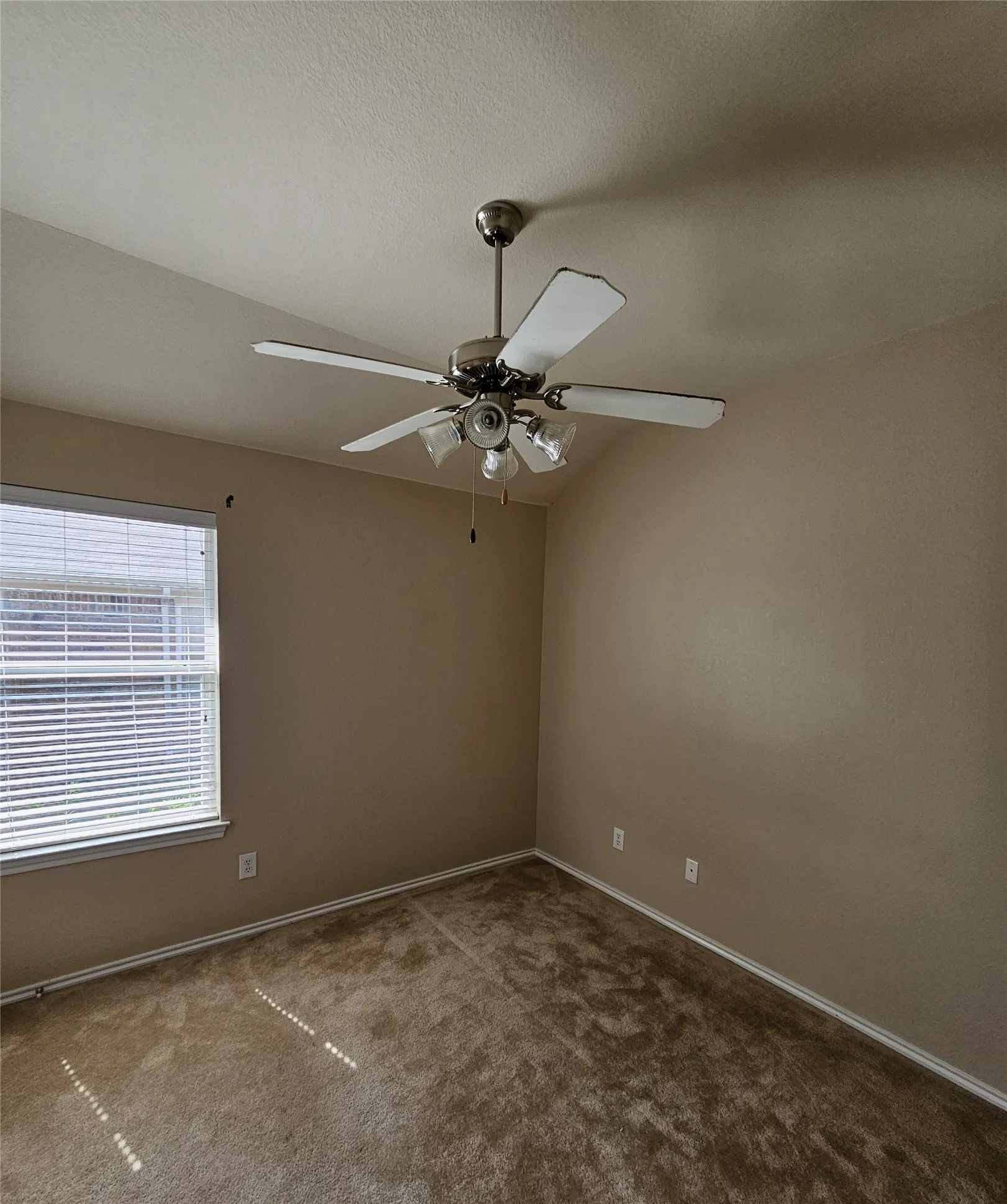Single Family Residence For Sale in Rockwall County , 448 Fremont Drive, Rockwall, Texas 75087, 3 Bedroom, 2 Bathroom, 2 Garage spaces, 1,837 Sqft, built in 2004, mls#21338352, Real Estate Agent in Rockwall, Homes For Sale in Rockwall county, Homes For Sale in Rockwall, Realtor in Rockwall Texas, Real Estate Brokerage Independent Realty Texas, Luminita Cordes Realtor