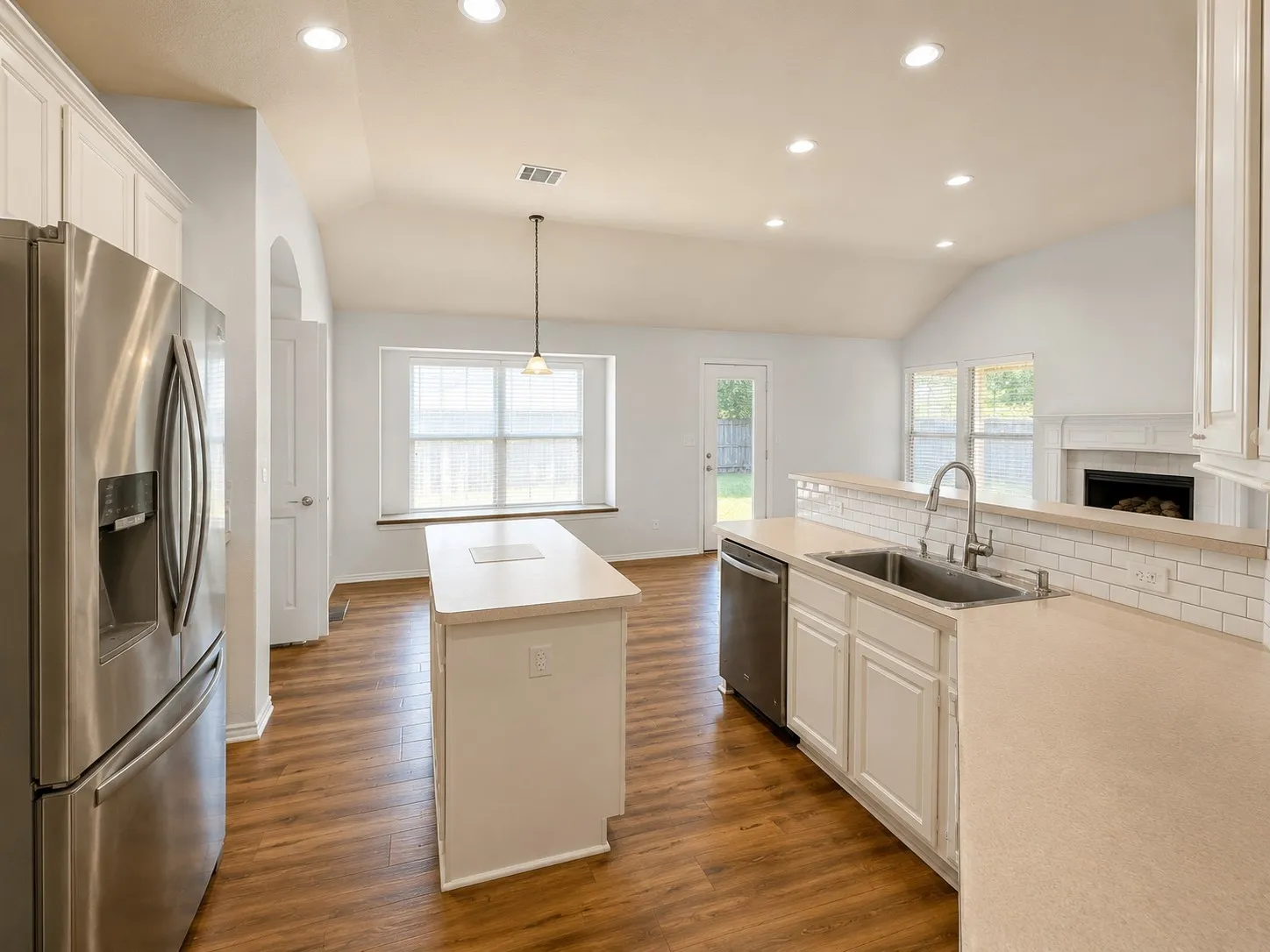 Single Family Residence For Sale in Rockwall County , 448 Fremont Drive, Rockwall, Texas 75087, 3 Bedroom, 2 Bathroom, 2 Garage spaces, 1,837 Sqft, built in 2004, mls#21338352, Real Estate Agent in Rockwall, Homes For Sale in Rockwall county, Homes For Sale in Rockwall, Realtor in Rockwall Texas, Real Estate Brokerage Independent Realty Texas, Luminita Cordes Realtor