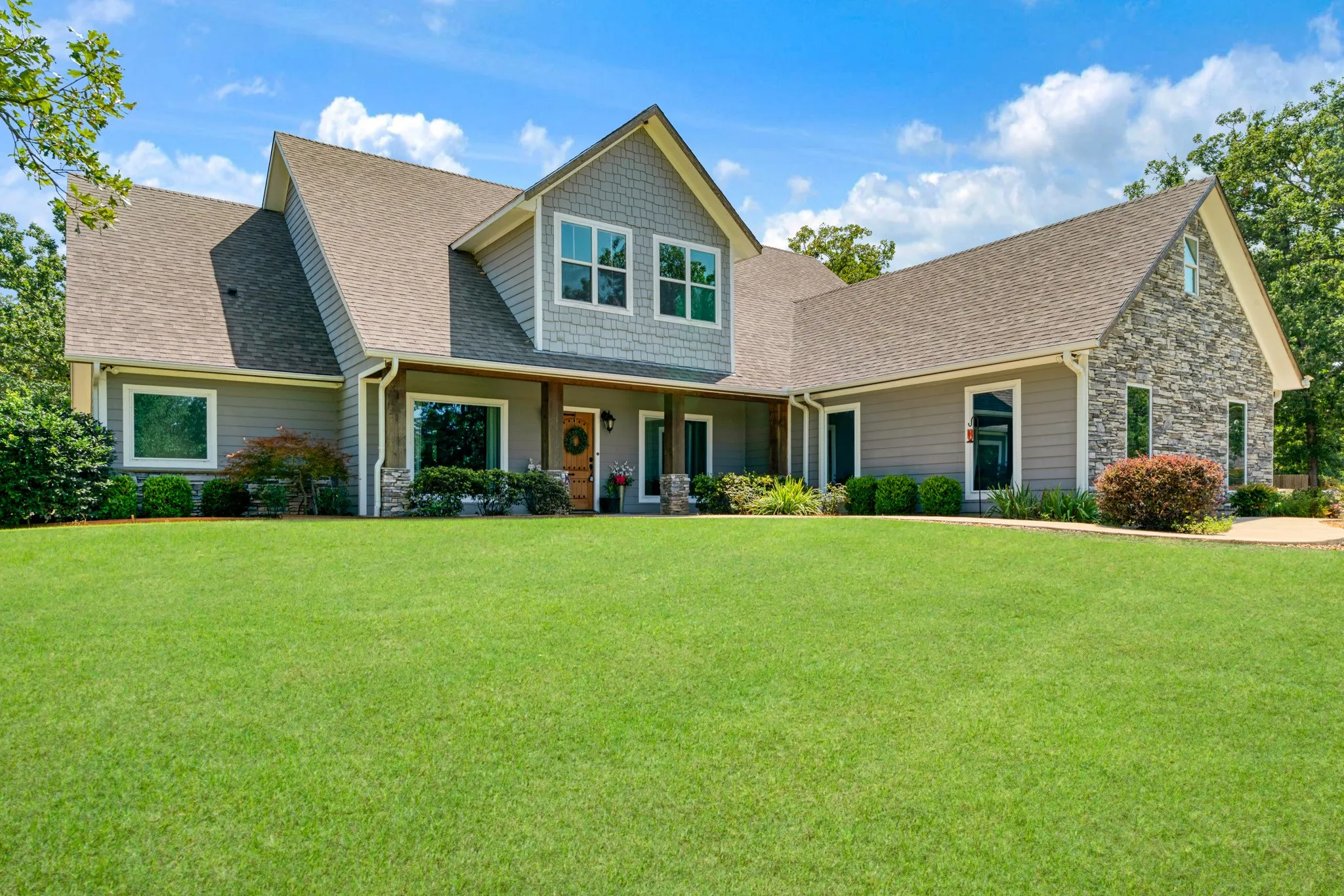 Single Family Residence For Sale in Lamar County , 12234 Farm Road 195, Paris, Texas 75462, 4 Bedroom, 4 Bathroom, 2 Garage spaces, 3,300 Sqft, built in 2018, mls#21338098, Real Estate Agent in Paris, Homes For Sale in Lamar county, Homes For Sale in Paris, Realtor in Paris Texas, Real Estate Brokerage Independent Realty Texas, Luminita Cordes Realtor