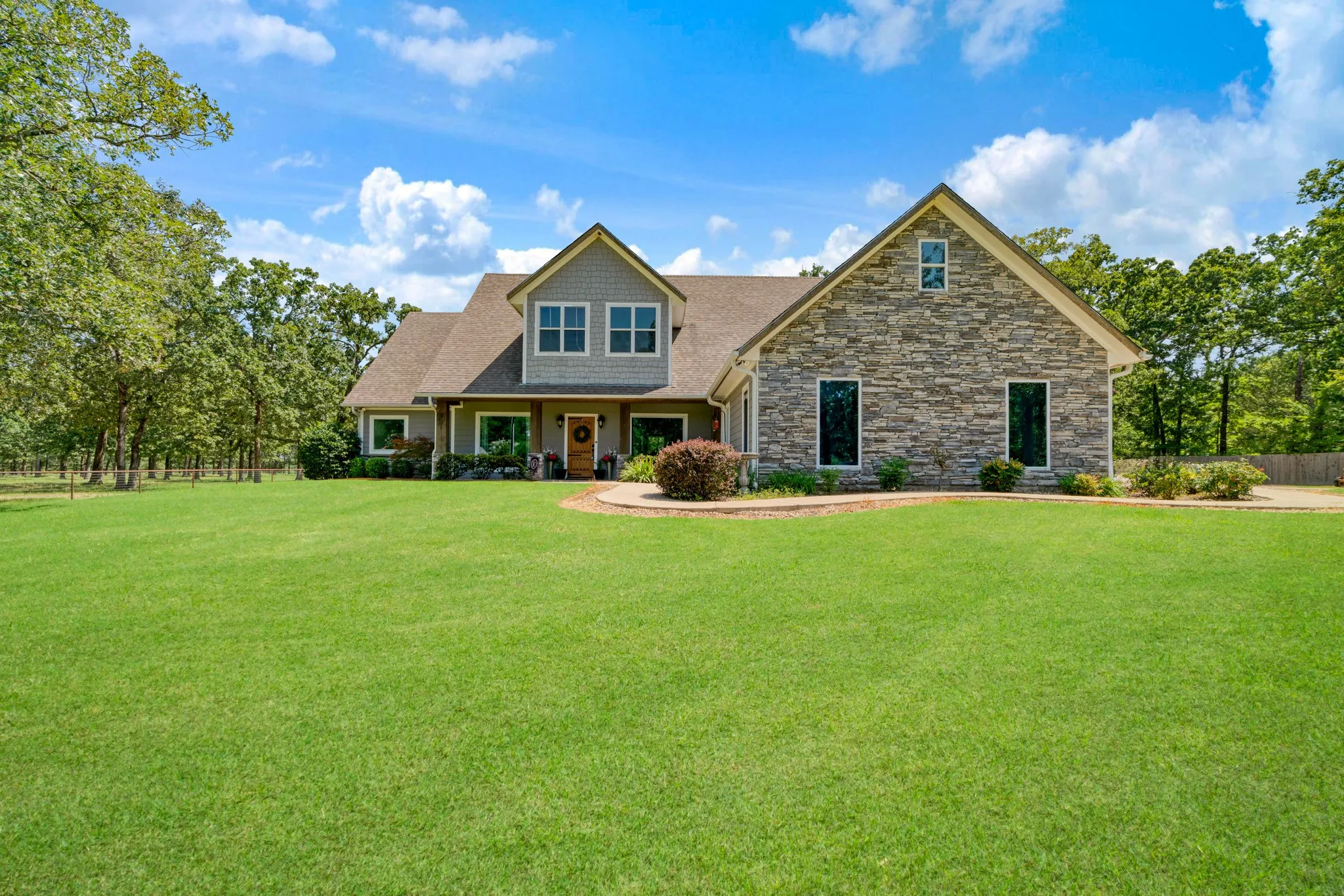 Single Family Residence For Sale in Lamar County , 12234 Farm Road 195, Paris, Texas 75462, 4 Bedroom, 4 Bathroom, 2 Garage spaces, 3,300 Sqft, built in 2018, mls#21338098, Real Estate Agent in Paris, Homes For Sale in Lamar county, Homes For Sale in Paris, Realtor in Paris Texas, Real Estate Brokerage Independent Realty Texas, Luminita Cordes Realtor