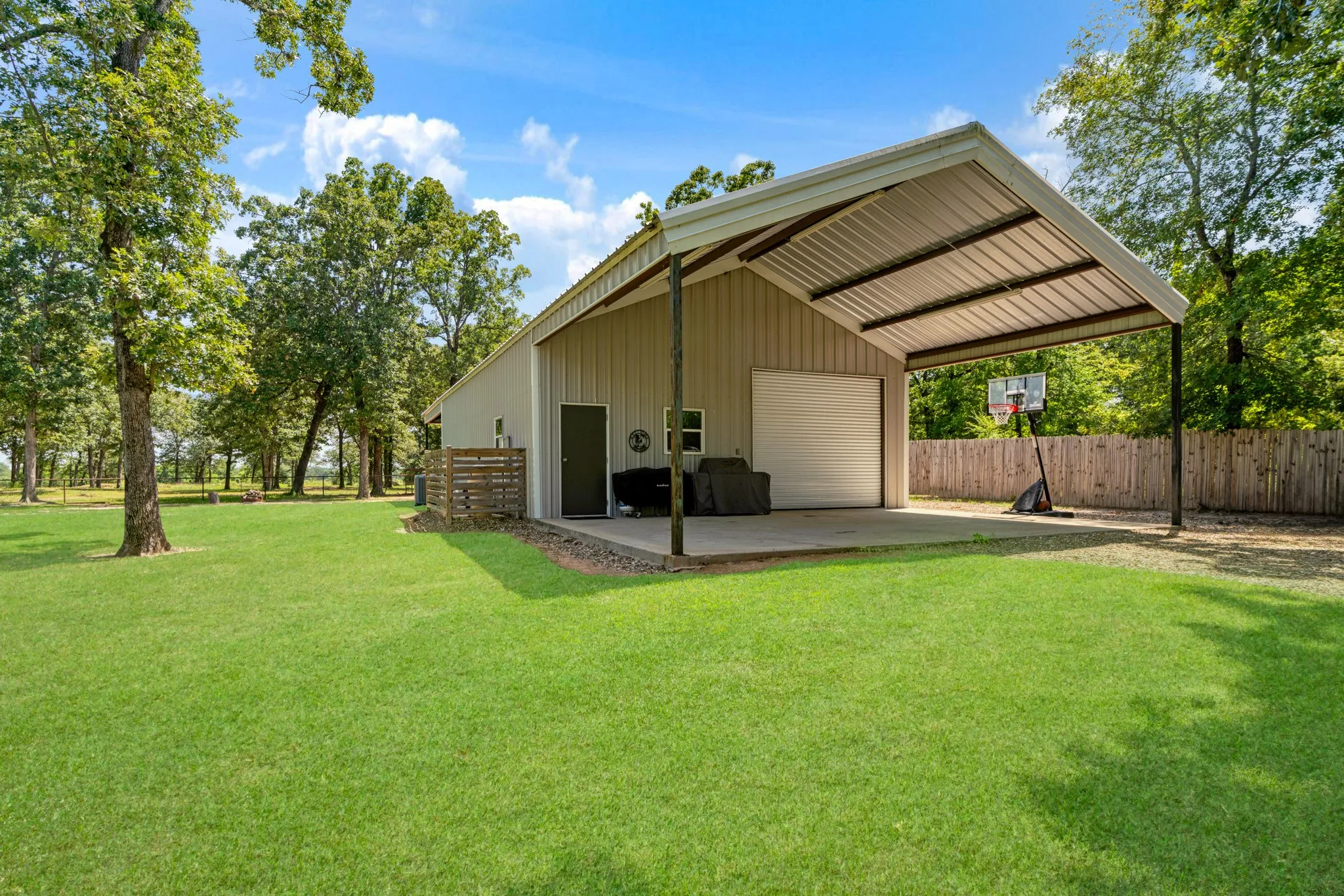 Single Family Residence For Sale in Lamar County , 12234 Farm Road 195, Paris, Texas 75462, 4 Bedroom, 4 Bathroom, 2 Garage spaces, 3,300 Sqft, built in 2018, mls#21338098, Real Estate Agent in Paris, Homes For Sale in Lamar county, Homes For Sale in Paris, Realtor in Paris Texas, Real Estate Brokerage Independent Realty Texas, Luminita Cordes Realtor