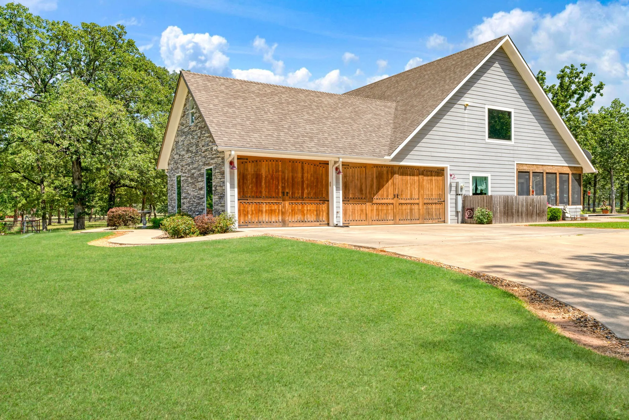 Single Family Residence For Sale in Lamar County , 12234 Farm Road 195, Paris, Texas 75462, 4 Bedroom, 4 Bathroom, 2 Garage spaces, 3,300 Sqft, built in 2018, mls#21338098, Real Estate Agent in Paris, Homes For Sale in Lamar county, Homes For Sale in Paris, Realtor in Paris Texas, Real Estate Brokerage Independent Realty Texas, Luminita Cordes Realtor