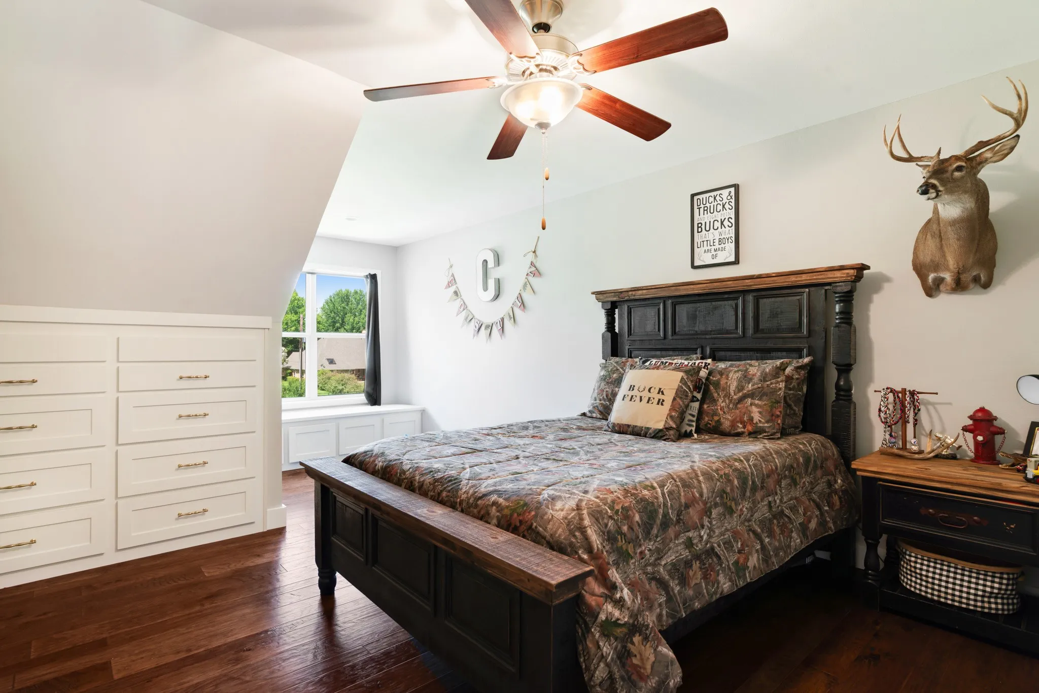Single Family Residence For Sale in Lamar County , 12234 Farm Road 195, Paris, Texas 75462, 4 Bedroom, 4 Bathroom, 2 Garage spaces, 3,300 Sqft, built in 2018, mls#21338098, Real Estate Agent in Paris, Homes For Sale in Lamar county, Homes For Sale in Paris, Realtor in Paris Texas, Real Estate Brokerage Independent Realty Texas, Luminita Cordes Realtor