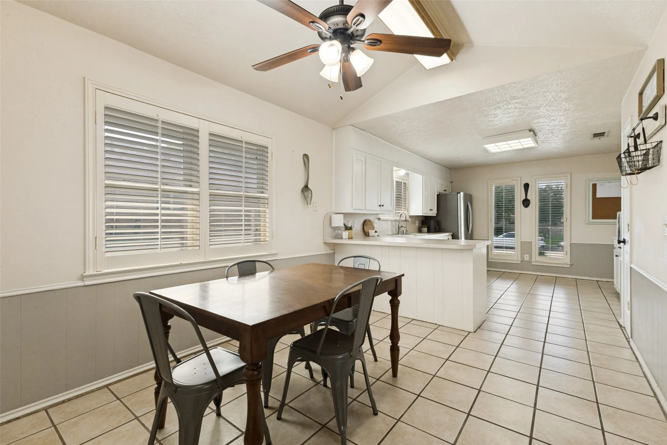 Single Family Residence For Sale in Collin County , 2512 Evergreen Drive, Plano, Texas 75075, 4 Bedroom, 2 Bathroom, 2 Garage spaces, 2,680 Sqft, built in 1973, mls#21336351, Real Estate Agent in Plano, Homes For Sale in Collin county, Homes For Sale in Plano, Realtor in Plano Texas, Real Estate Brokerage Independent Realty Texas, Luminita Cordes Realtor