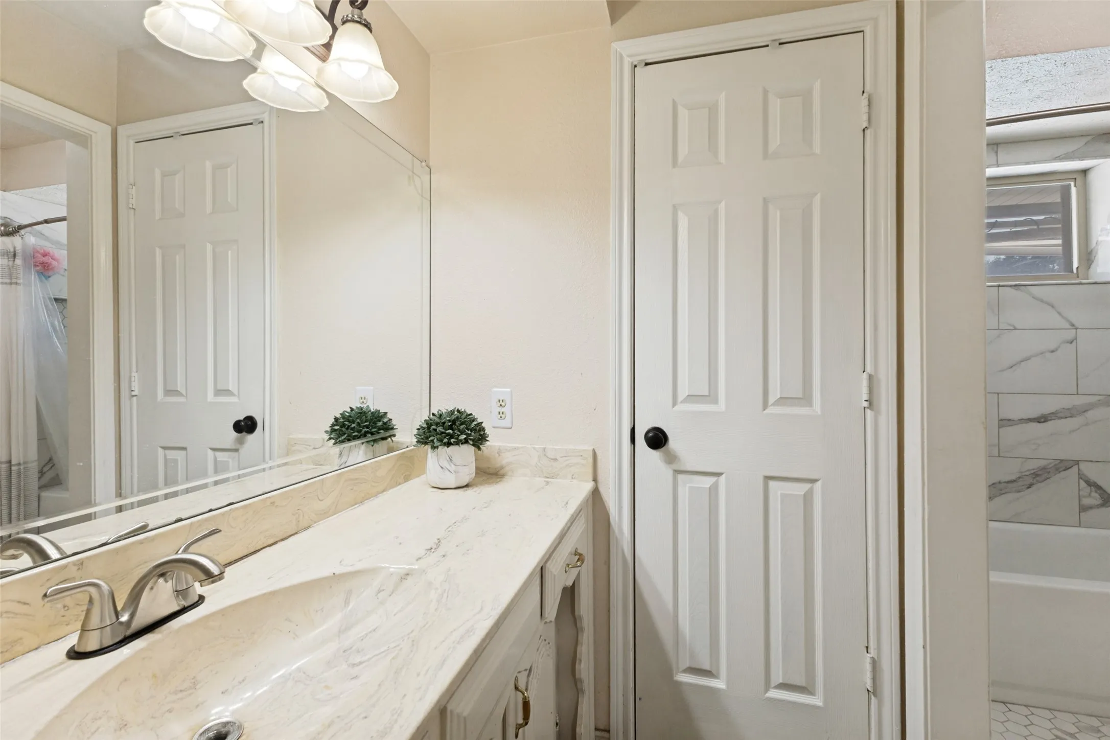 Single Family Residence For Sale in Collin County , 2512 Evergreen Drive, Plano, Texas 75075, 4 Bedroom, 2 Bathroom, 2 Garage spaces, 2,680 Sqft, built in 1973, mls#21336351, Real Estate Agent in Plano, Homes For Sale in Collin county, Homes For Sale in Plano, Realtor in Plano Texas, Real Estate Brokerage Independent Realty Texas, Luminita Cordes Realtor