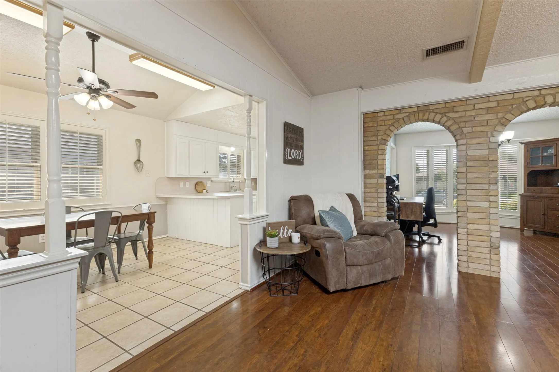 Single Family Residence For Sale in Collin County , 2512 Evergreen Drive, Plano, Texas 75075, 4 Bedroom, 2 Bathroom, 2 Garage spaces, 2,680 Sqft, built in 1973, mls#21336351, Real Estate Agent in Plano, Homes For Sale in Collin county, Homes For Sale in Plano, Realtor in Plano Texas, Real Estate Brokerage Independent Realty Texas, Luminita Cordes Realtor