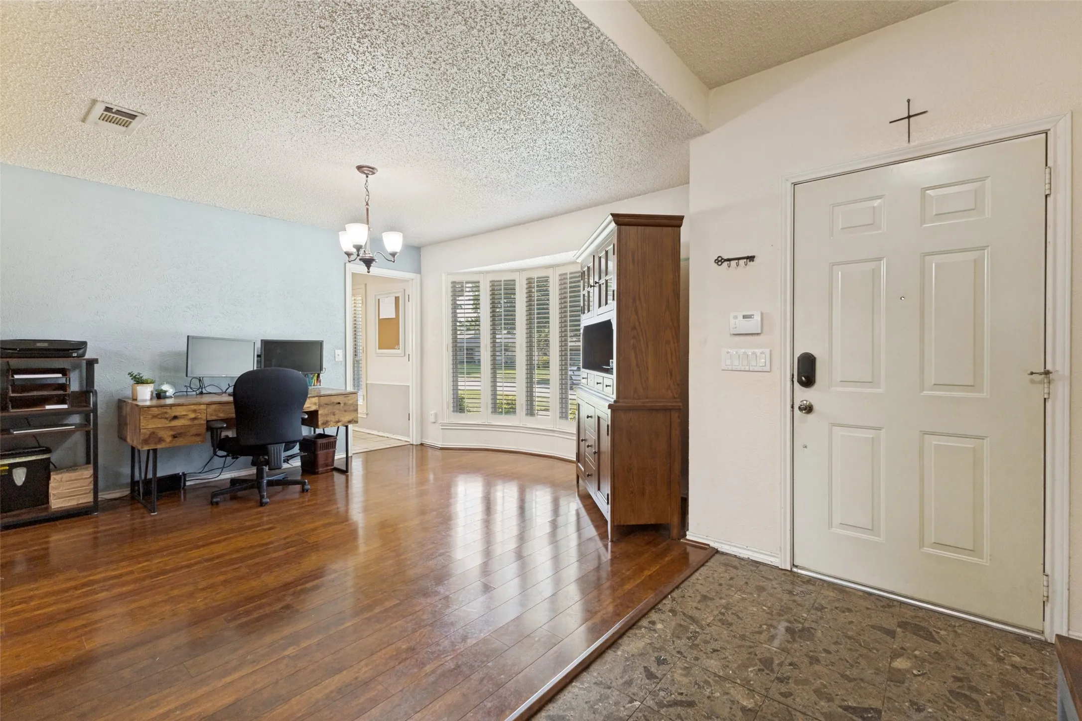 Single Family Residence For Sale in Collin County , 2512 Evergreen Drive, Plano, Texas 75075, 4 Bedroom, 2 Bathroom, 2 Garage spaces, 2,680 Sqft, built in 1973, mls#21336351, Real Estate Agent in Plano, Homes For Sale in Collin county, Homes For Sale in Plano, Realtor in Plano Texas, Real Estate Brokerage Independent Realty Texas, Luminita Cordes Realtor