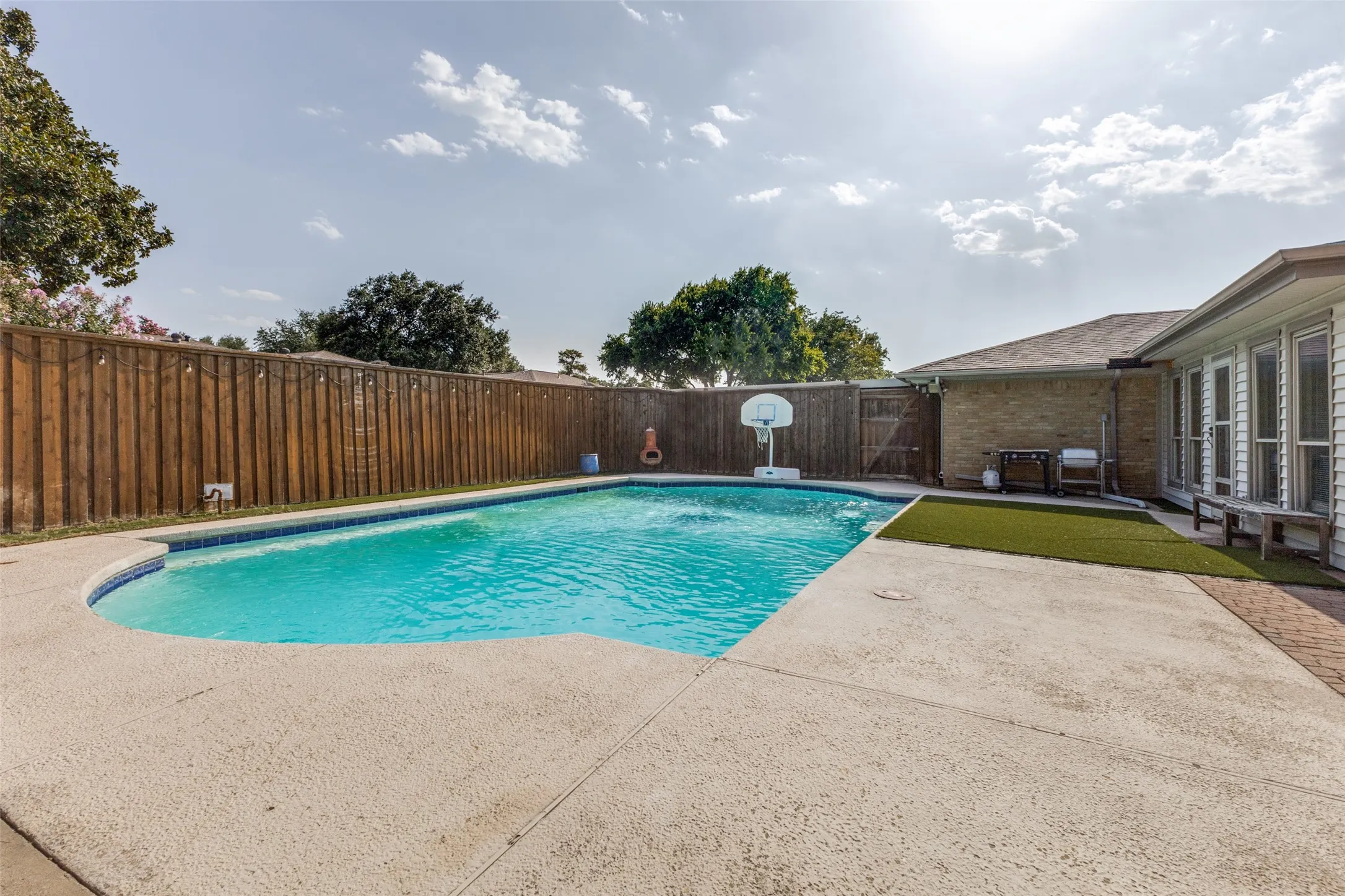 Single Family Residence For Sale in Collin County , 2512 Evergreen Drive, Plano, Texas 75075, 4 Bedroom, 2 Bathroom, 2 Garage spaces, 2,680 Sqft, built in 1973, mls#21336351, Real Estate Agent in Plano, Homes For Sale in Collin county, Homes For Sale in Plano, Realtor in Plano Texas, Real Estate Brokerage Independent Realty Texas, Luminita Cordes Realtor