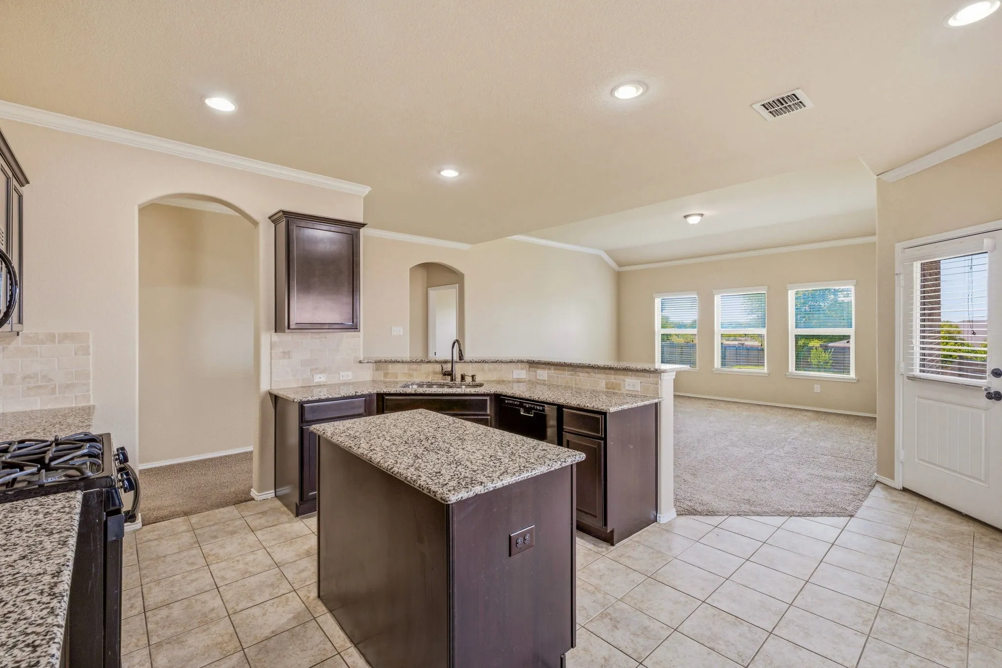 Single Family Residence For Sale in Tarrant County , 229 Pin Cushion Trail, Burleson, Texas 76028, 5 Bedrooms, 4 Bathrooms, Garage spaces, 3,117 Sqft, built in 2013, Price $425,000, mls#21338270, Real Estate Agent in Burleson, Homes For Sale in Tarrant county, Homes For Sale in Burleson, Realtor in Burleson Texas, Real Estate Brokerage Independent Realty Texas, Luminita Cordes Realtor
