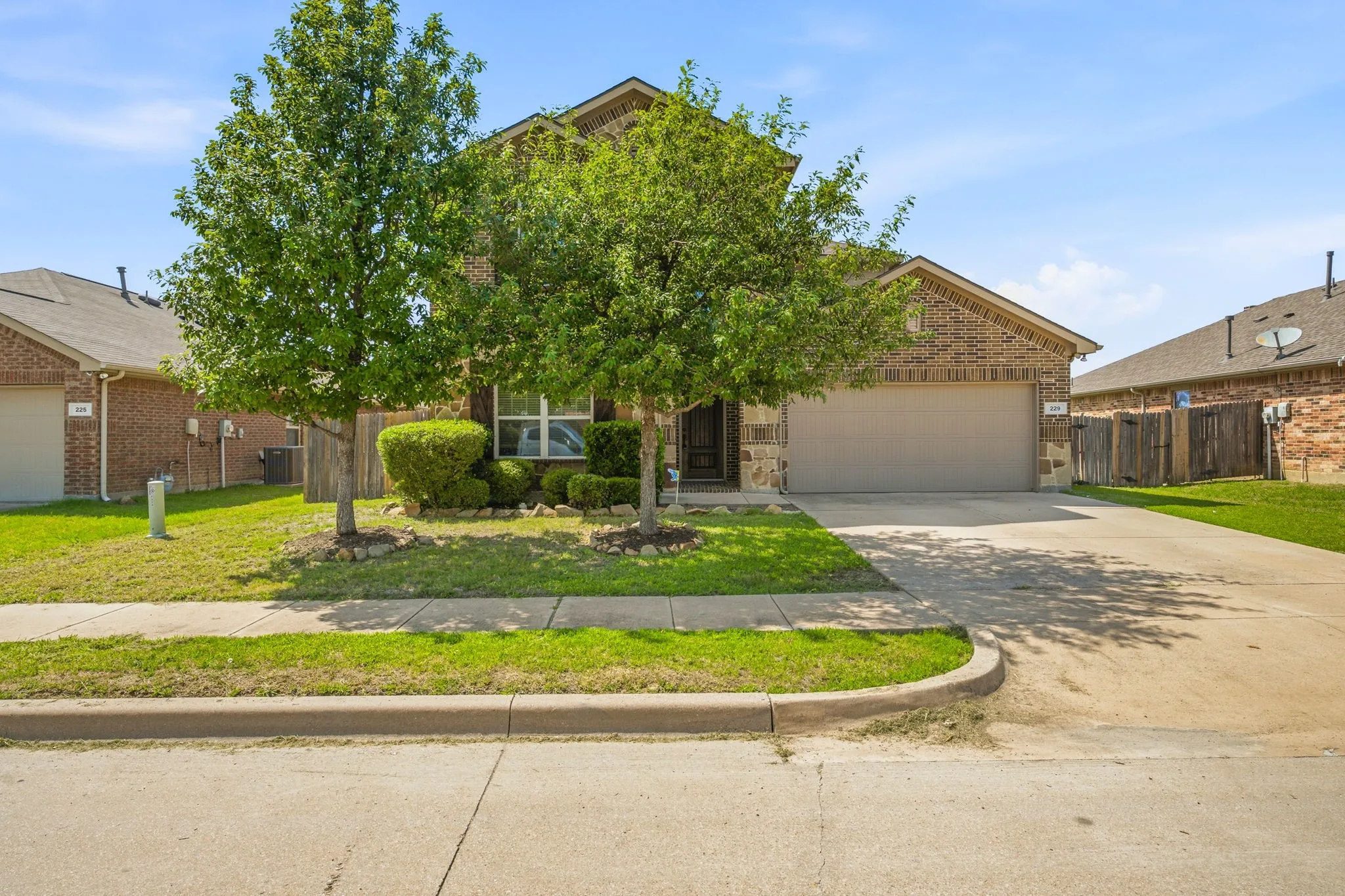 Single Family Residence For Sale in Tarrant County , 229 Pin Cushion Trail, Burleson, Texas 76028, 5 Bedrooms, 4 Bathrooms, Garage spaces, 3,117 Sqft, built in 2013, Price $425,000, mls#21338270, Real Estate Agent in Burleson, Homes For Sale in Tarrant county, Homes For Sale in Burleson, Realtor in Burleson Texas, Real Estate Brokerage Independent Realty Texas, Luminita Cordes Realtor