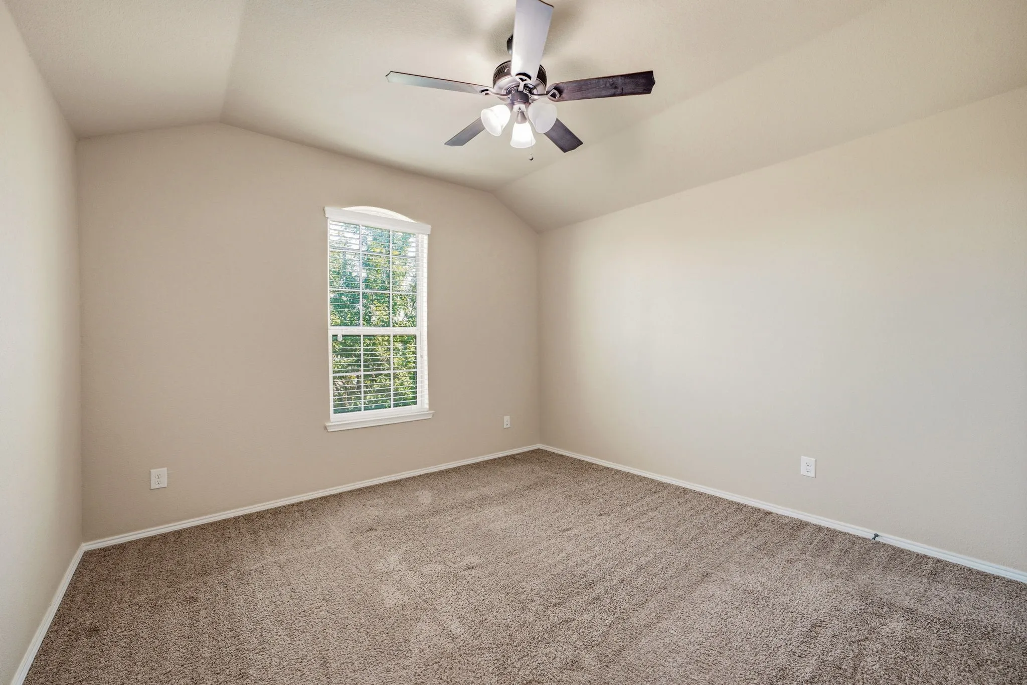 Single Family Residence For Sale in Tarrant County , 229 Pin Cushion Trail, Burleson, Texas 76028, 5 Bedrooms, 4 Bathrooms, Garage spaces, 3,117 Sqft, built in 2013, Price $425,000, mls#21338270, Real Estate Agent in Burleson, Homes For Sale in Tarrant county, Homes For Sale in Burleson, Realtor in Burleson Texas, Real Estate Brokerage Independent Realty Texas, Luminita Cordes Realtor