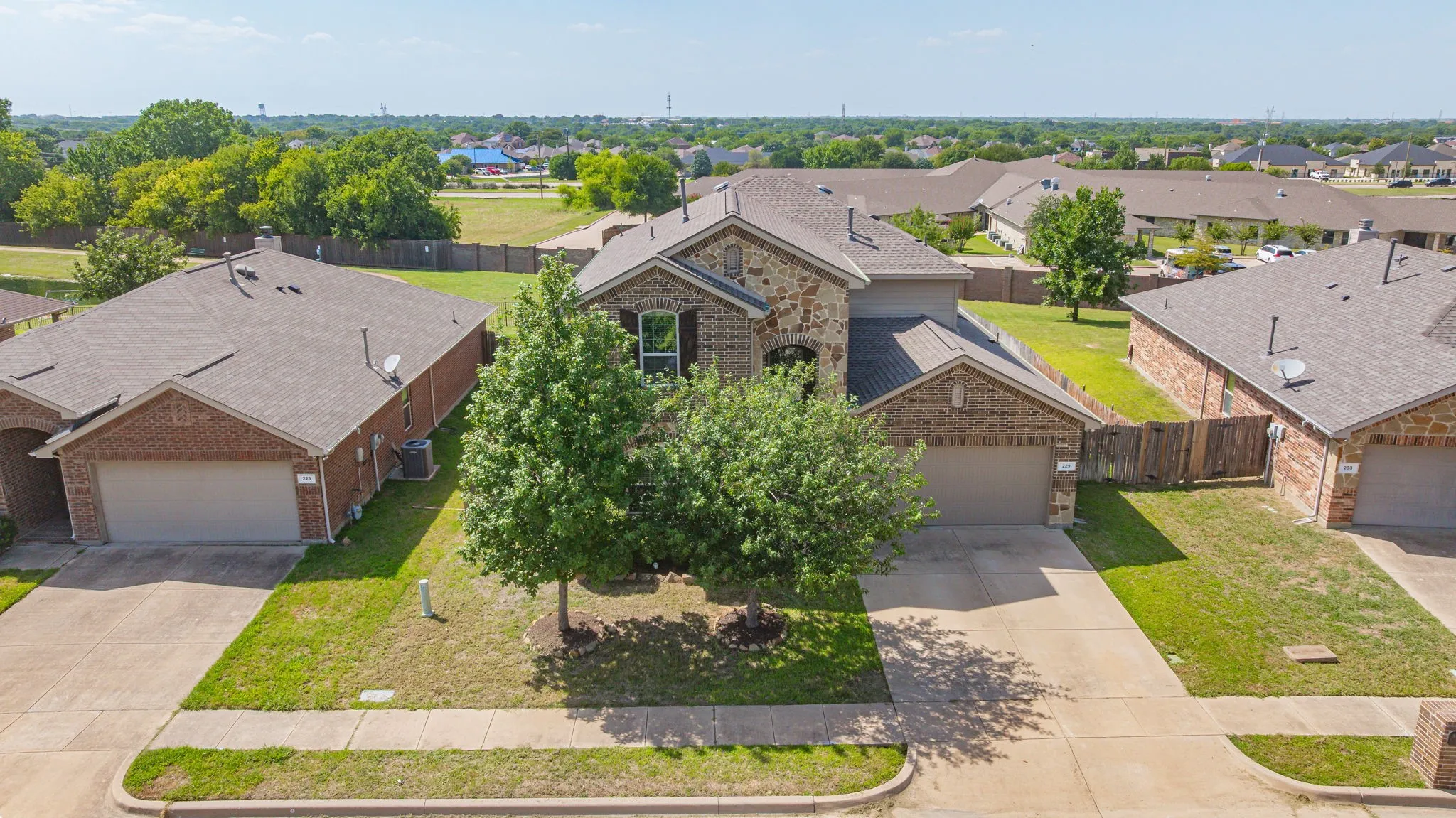 Single Family Residence For Sale in Tarrant County , 229 Pin Cushion Trail, Burleson, Texas 76028, 5 Bedrooms, 4 Bathrooms, Garage spaces, 3,117 Sqft, built in 2013, Price $425,000, mls#21338270, Real Estate Agent in Burleson, Homes For Sale in Tarrant county, Homes For Sale in Burleson, Realtor in Burleson Texas, Real Estate Brokerage Independent Realty Texas, Luminita Cordes Realtor