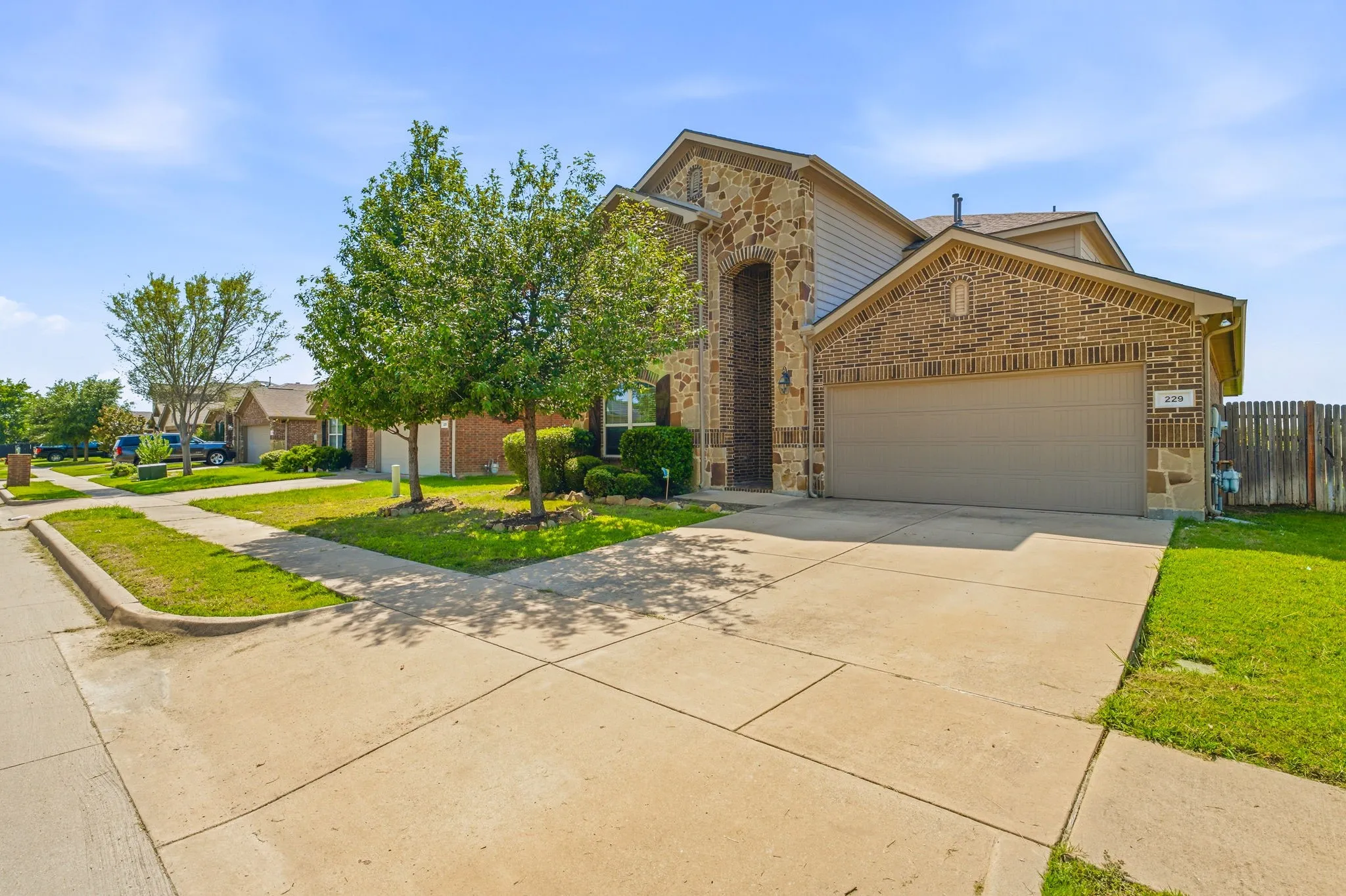 Single Family Residence For Sale in Tarrant County , 229 Pin Cushion Trail, Burleson, Texas 76028, 5 Bedrooms, 4 Bathrooms, Garage spaces, 3,117 Sqft, built in 2013, Price $425,000, mls#21338270, Real Estate Agent in Burleson, Homes For Sale in Tarrant county, Homes For Sale in Burleson, Realtor in Burleson Texas, Real Estate Brokerage Independent Realty Texas, Luminita Cordes Realtor