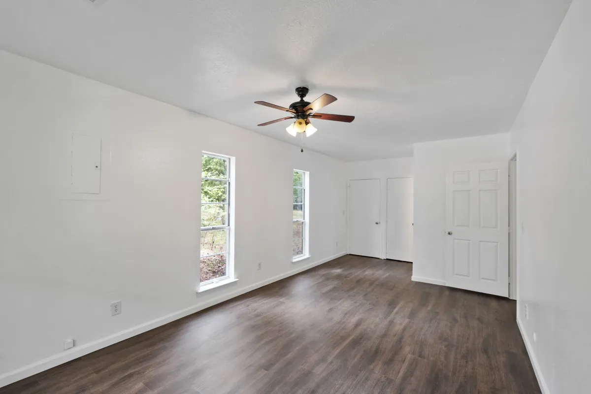 Single Family Residence For Sale in Henderson County , 14224 Daniel Boone Lane, Log Cabin, Texas 75148, 3 Bedroom, 2 Bathroom, Garage spaces, 1,733 Sqft, built in 1998, mls#21338326, Real Estate Agent in Log Cabin, Homes For Sale in Henderson county, Homes For Sale in Log Cabin, Realtor in Log Cabin Texas, Real Estate Brokerage Independent Realty Texas, Luminita Cordes Realtor