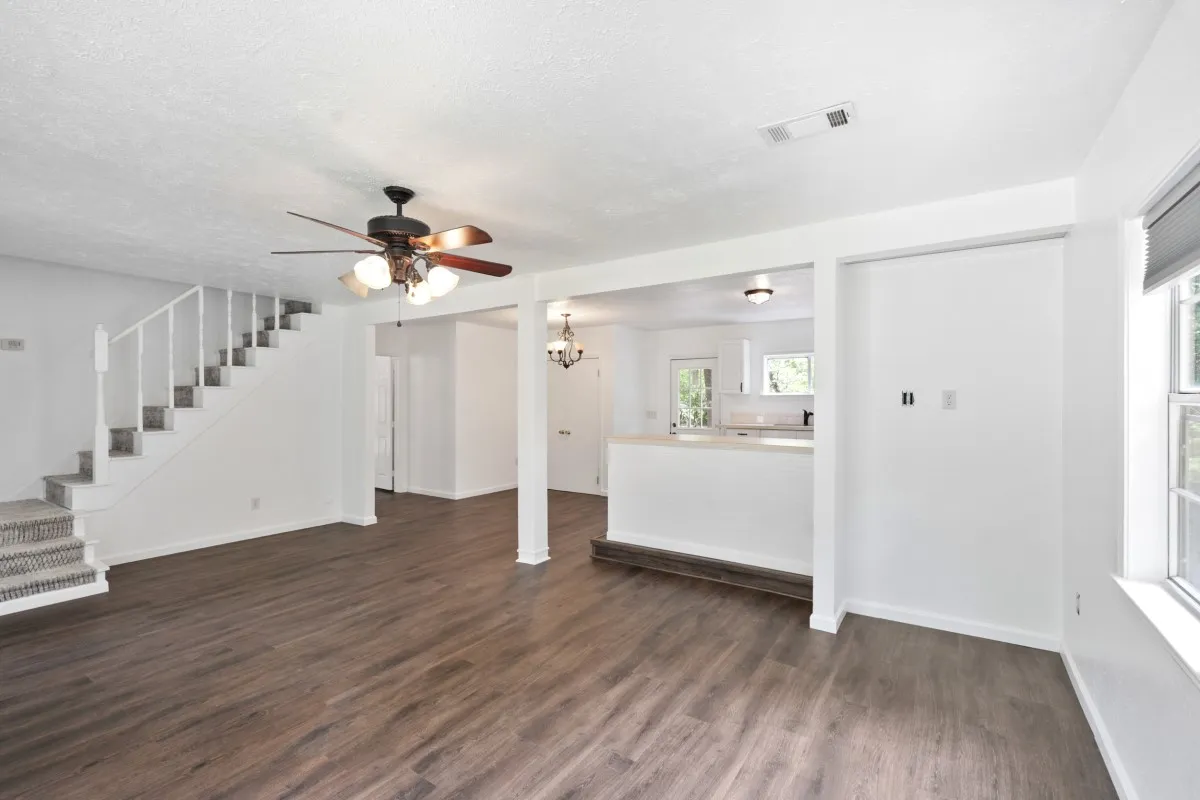 Single Family Residence For Sale in Henderson County , 14224 Daniel Boone Lane, Log Cabin, Texas 75148, 3 Bedroom, 2 Bathroom, Garage spaces, 1,733 Sqft, built in 1998, mls#21338326, Real Estate Agent in Log Cabin, Homes For Sale in Henderson county, Homes For Sale in Log Cabin, Realtor in Log Cabin Texas, Real Estate Brokerage Independent Realty Texas, Luminita Cordes Realtor