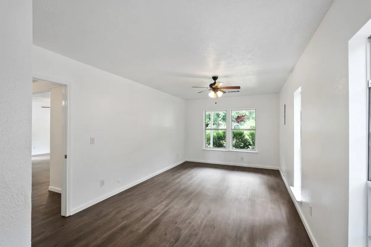 Single Family Residence For Sale in Henderson County , 14224 Daniel Boone Lane, Log Cabin, Texas 75148, 3 Bedroom, 2 Bathroom, Garage spaces, 1,733 Sqft, built in 1998, mls#21338326, Real Estate Agent in Log Cabin, Homes For Sale in Henderson county, Homes For Sale in Log Cabin, Realtor in Log Cabin Texas, Real Estate Brokerage Independent Realty Texas, Luminita Cordes Realtor