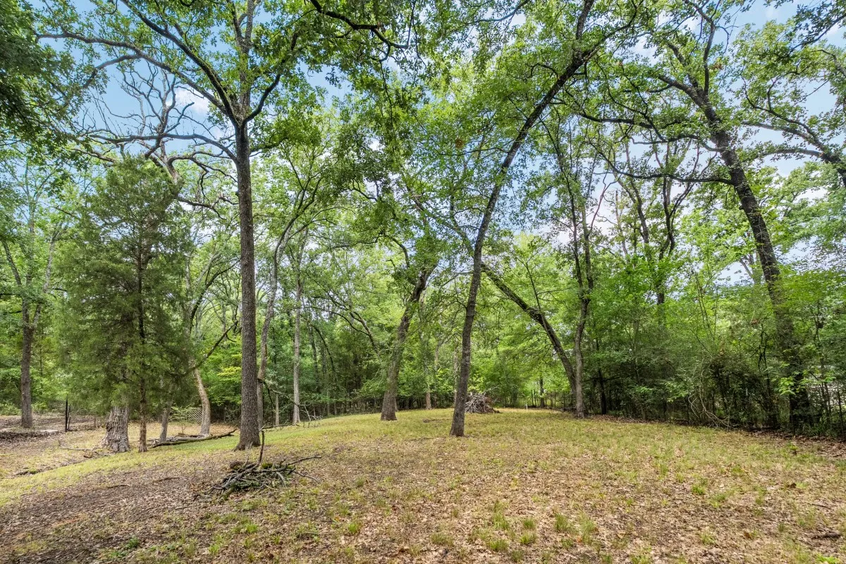 Single Family Residence For Sale in Henderson County , 14224 Daniel Boone Lane, Log Cabin, Texas 75148, 3 Bedroom, 2 Bathroom, Garage spaces, 1,733 Sqft, built in 1998, mls#21338326, Real Estate Agent in Log Cabin, Homes For Sale in Henderson county, Homes For Sale in Log Cabin, Realtor in Log Cabin Texas, Real Estate Brokerage Independent Realty Texas, Luminita Cordes Realtor