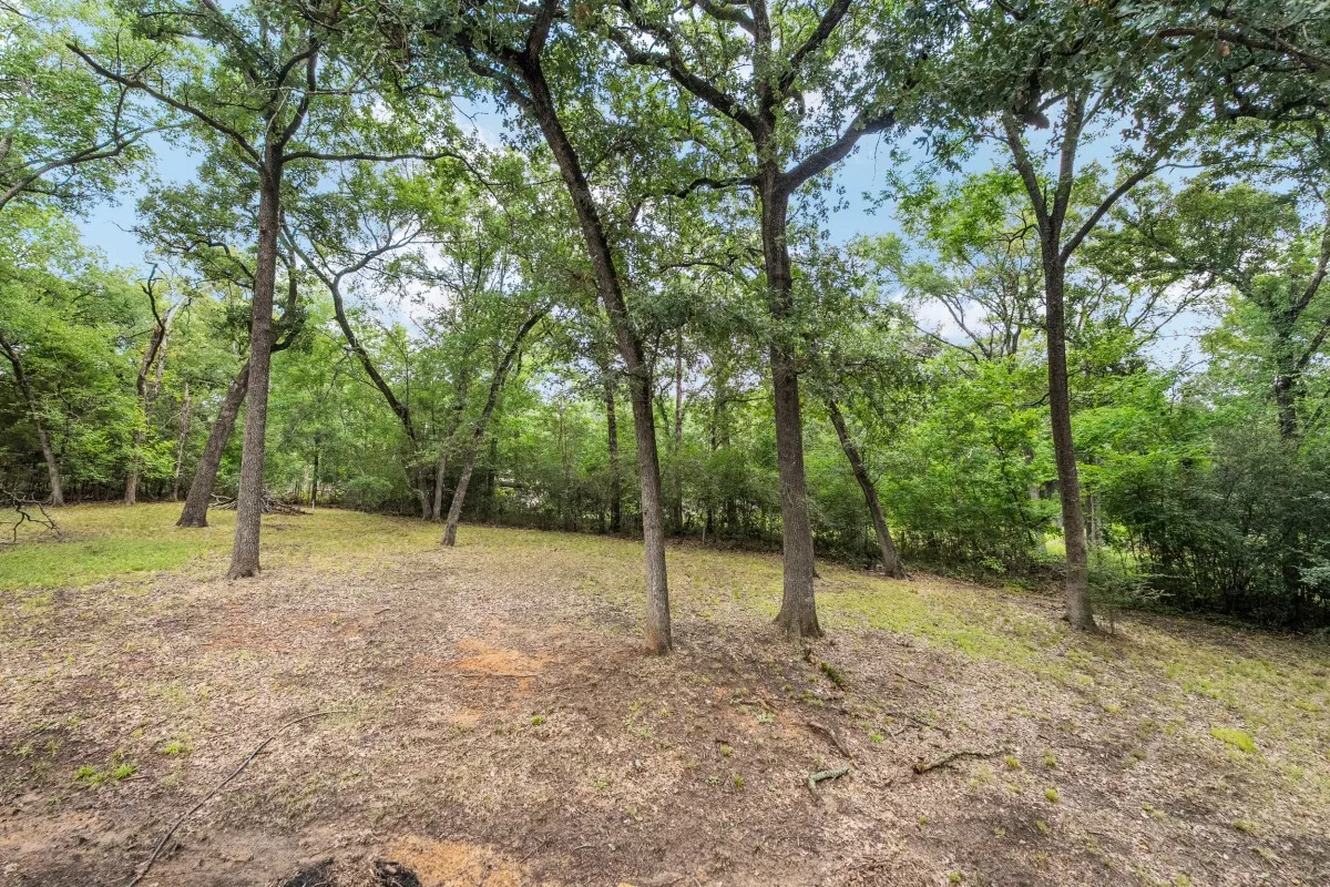 Single Family Residence For Sale in Henderson County , 14224 Daniel Boone Lane, Log Cabin, Texas 75148, 3 Bedroom, 2 Bathroom, Garage spaces, 1,733 Sqft, built in 1998, mls#21338326, Real Estate Agent in Log Cabin, Homes For Sale in Henderson county, Homes For Sale in Log Cabin, Realtor in Log Cabin Texas, Real Estate Brokerage Independent Realty Texas, Luminita Cordes Realtor