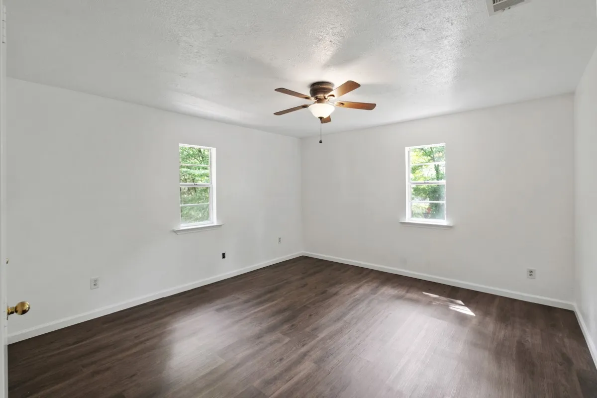 Single Family Residence For Sale in Henderson County , 14224 Daniel Boone Lane, Log Cabin, Texas 75148, 3 Bedroom, 2 Bathroom, Garage spaces, 1,733 Sqft, built in 1998, mls#21338326, Real Estate Agent in Log Cabin, Homes For Sale in Henderson county, Homes For Sale in Log Cabin, Realtor in Log Cabin Texas, Real Estate Brokerage Independent Realty Texas, Luminita Cordes Realtor