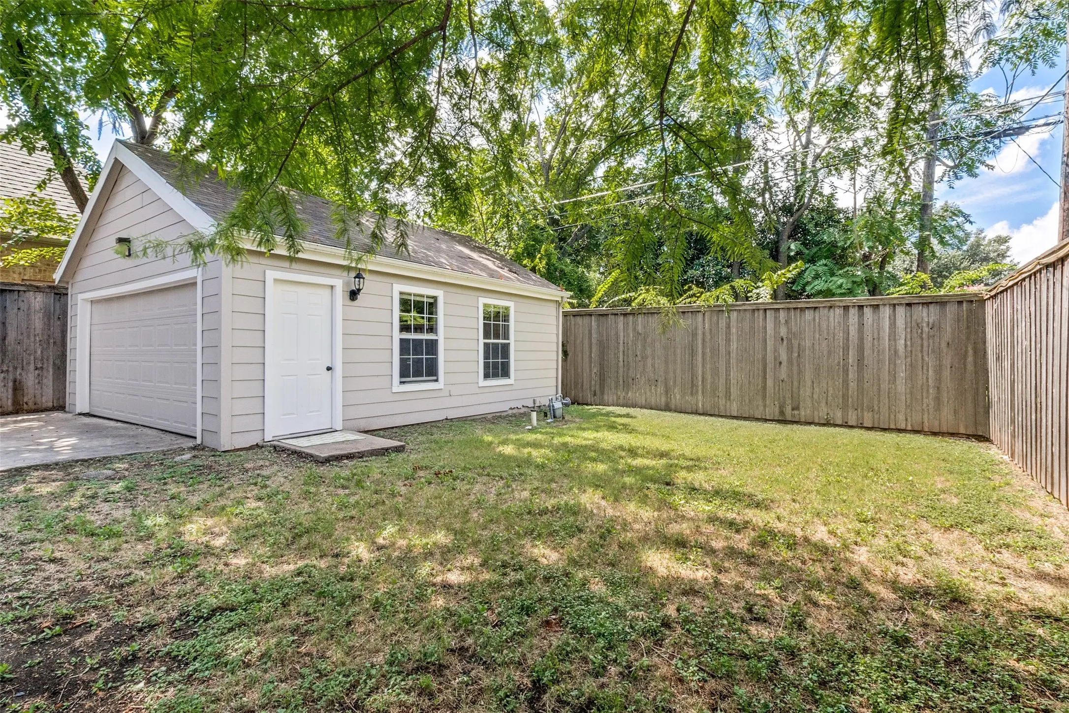Single Family Residence For Sale in Dallas County , 5818 Vickery Boulevard, Dallas, Texas 75206, 3 Bedroom, 3 Bathroom, 2 Garage spaces, 1,694 Sqft, built in 1930, mls#21337709, Real Estate Agent in Dallas, Homes For Sale in Dallas county, Homes For Sale in Dallas, Realtor in Dallas Texas, Real Estate Brokerage Independent Realty Texas, Luminita Cordes Realtor