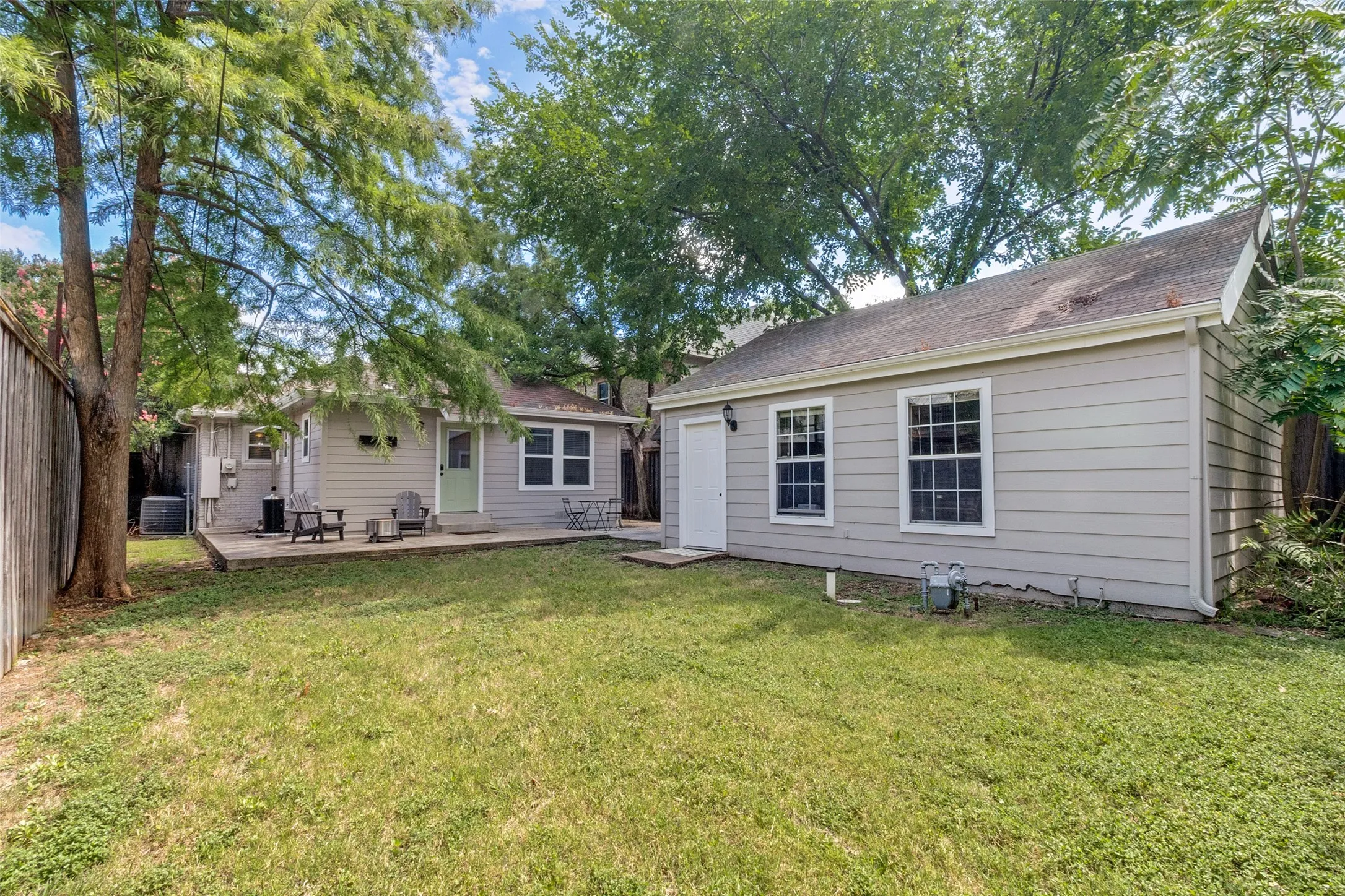 Single Family Residence For Sale in Dallas County , 5818 Vickery Boulevard, Dallas, Texas 75206, 3 Bedroom, 3 Bathroom, 2 Garage spaces, 1,694 Sqft, built in 1930, mls#21337709, Real Estate Agent in Dallas, Homes For Sale in Dallas county, Homes For Sale in Dallas, Realtor in Dallas Texas, Real Estate Brokerage Independent Realty Texas, Luminita Cordes Realtor