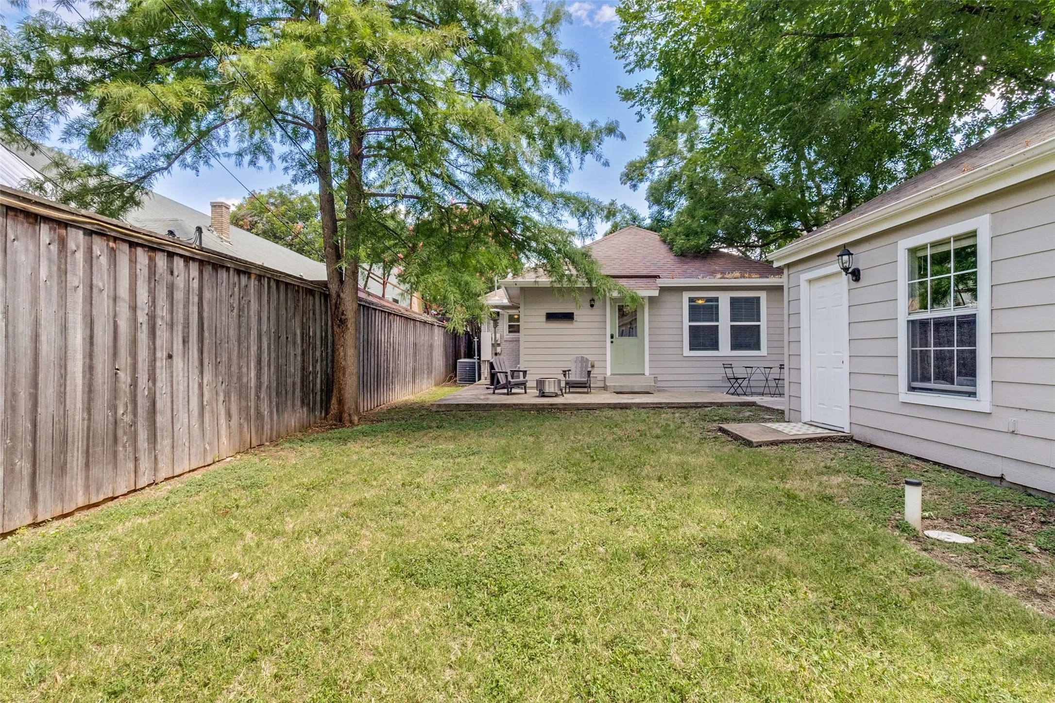 Single Family Residence For Sale in Dallas County , 5818 Vickery Boulevard, Dallas, Texas 75206, 3 Bedroom, 3 Bathroom, 2 Garage spaces, 1,694 Sqft, built in 1930, mls#21337709, Real Estate Agent in Dallas, Homes For Sale in Dallas county, Homes For Sale in Dallas, Realtor in Dallas Texas, Real Estate Brokerage Independent Realty Texas, Luminita Cordes Realtor