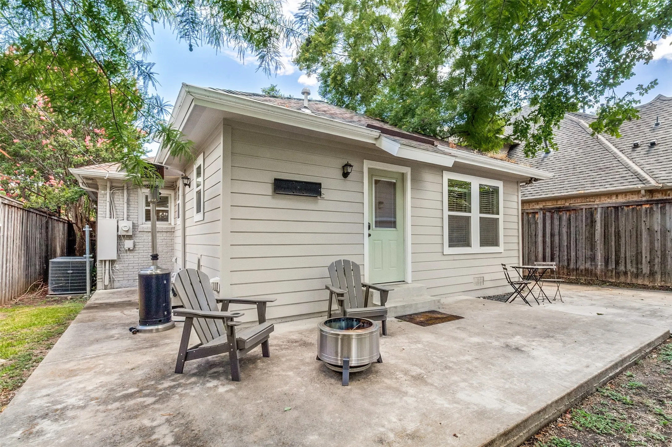 Single Family Residence For Sale in Dallas County , 5818 Vickery Boulevard, Dallas, Texas 75206, 3 Bedroom, 3 Bathroom, 2 Garage spaces, 1,694 Sqft, built in 1930, mls#21337709, Real Estate Agent in Dallas, Homes For Sale in Dallas county, Homes For Sale in Dallas, Realtor in Dallas Texas, Real Estate Brokerage Independent Realty Texas, Luminita Cordes Realtor