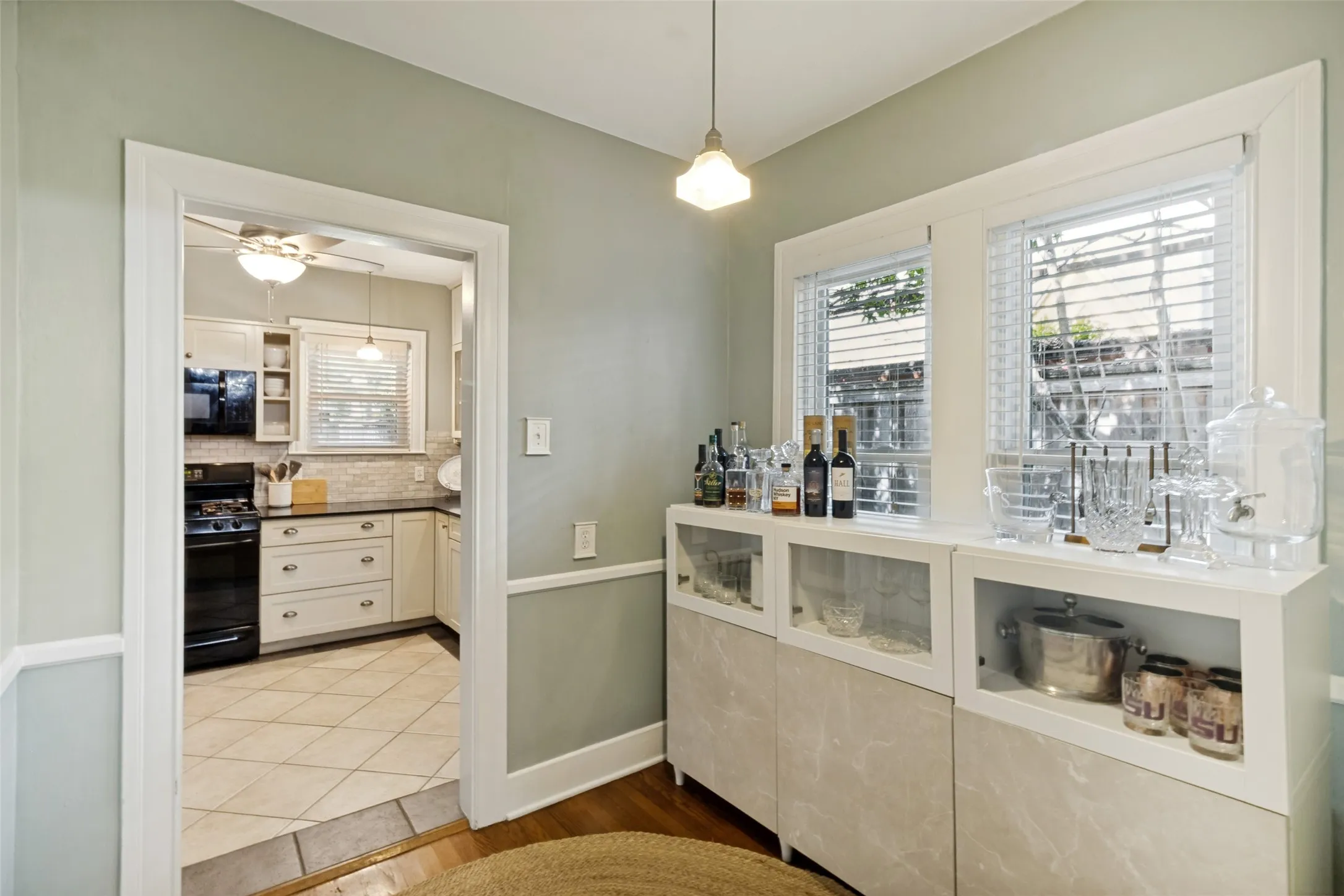 Single Family Residence For Sale in Dallas County , 5818 Vickery Boulevard, Dallas, Texas 75206, 3 Bedroom, 3 Bathroom, 2 Garage spaces, 1,694 Sqft, built in 1930, mls#21337709, Real Estate Agent in Dallas, Homes For Sale in Dallas county, Homes For Sale in Dallas, Realtor in Dallas Texas, Real Estate Brokerage Independent Realty Texas, Luminita Cordes Realtor