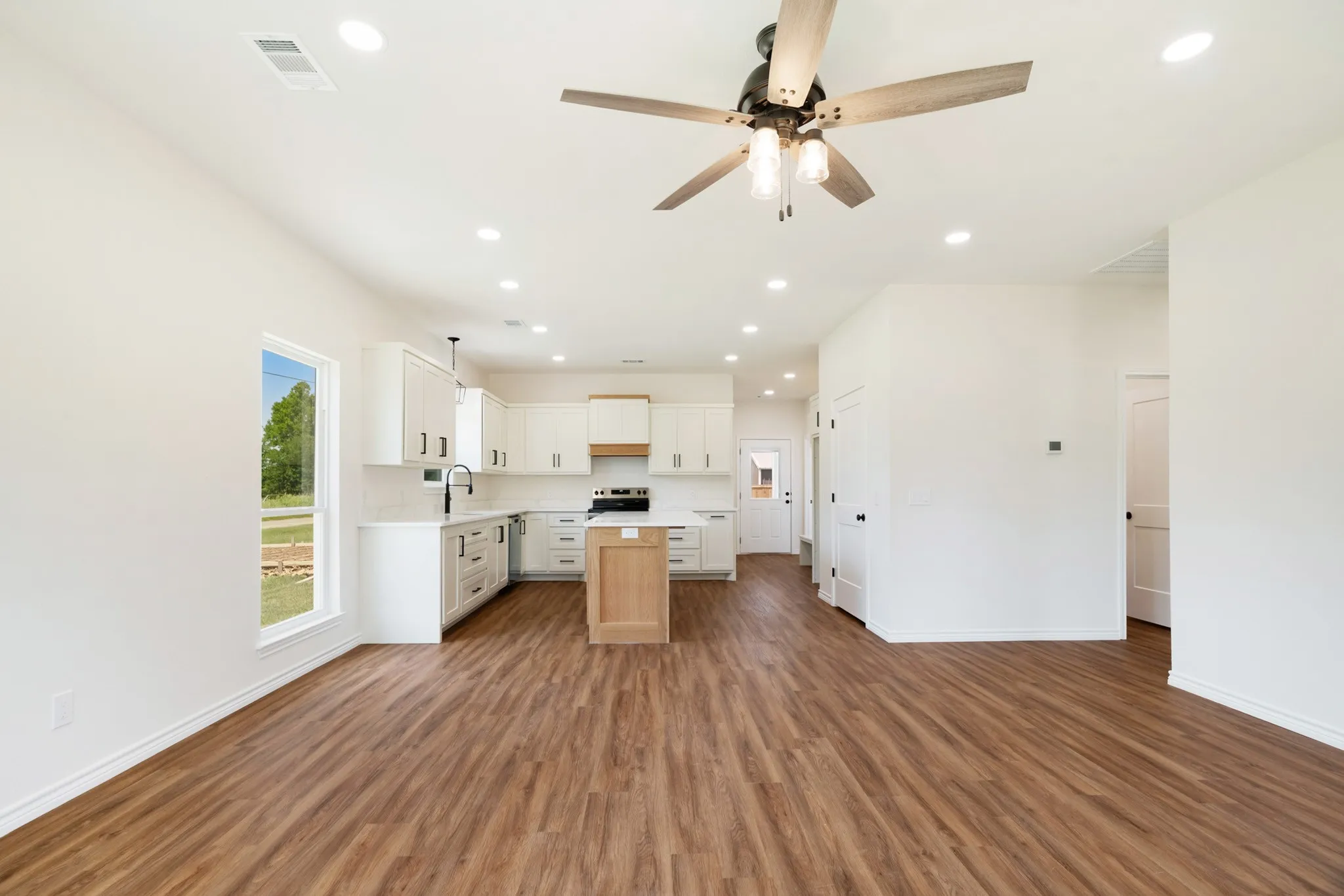 Single Family Residence For Sale in Lamar County , 705 Daniel Street, Blossom, Texas 75416, 3 Bedroom, 2 Bathroom, Garage spaces, 1,432 Sqft, built in 2026, mls#21338113, Real Estate Agent in Blossom, Homes For Sale in Lamar county, Homes For Sale in Blossom, Realtor in Blossom Texas, Real Estate Brokerage Independent Realty Texas, Luminita Cordes Realtor