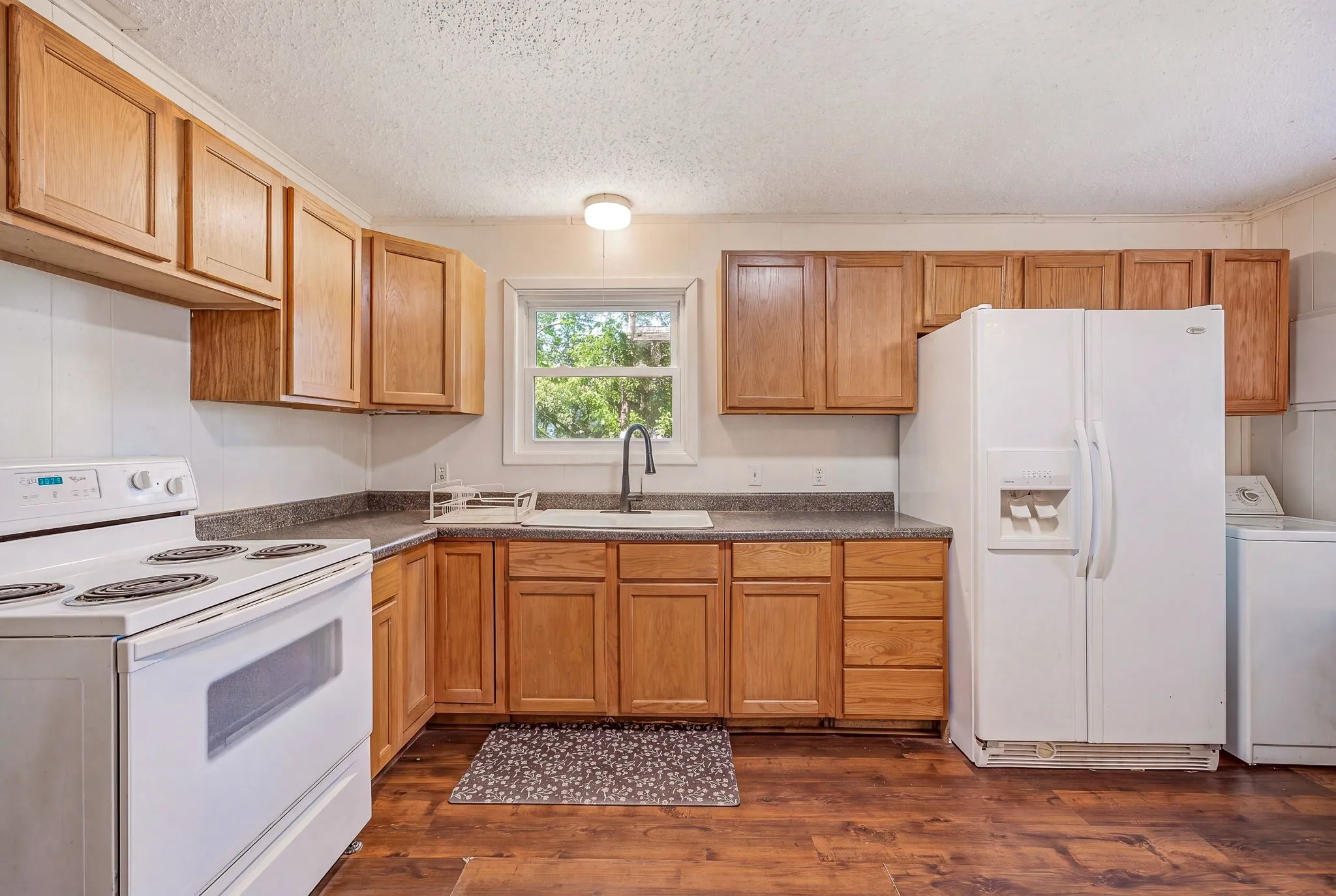 Single Family Residence For Sale in Johnson County , 3704 County Road 801, Cleburne, Texas 76031, 2 Bedroom, 1 Bathroom, Garage spaces, 896 Sqft, built in 1975, mls#21338358, Real Estate Agent in Cleburne, Homes For Sale in Johnson county, Homes For Sale in Cleburne, Realtor in Cleburne Texas, Real Estate Brokerage Independent Realty Texas, Luminita Cordes Realtor