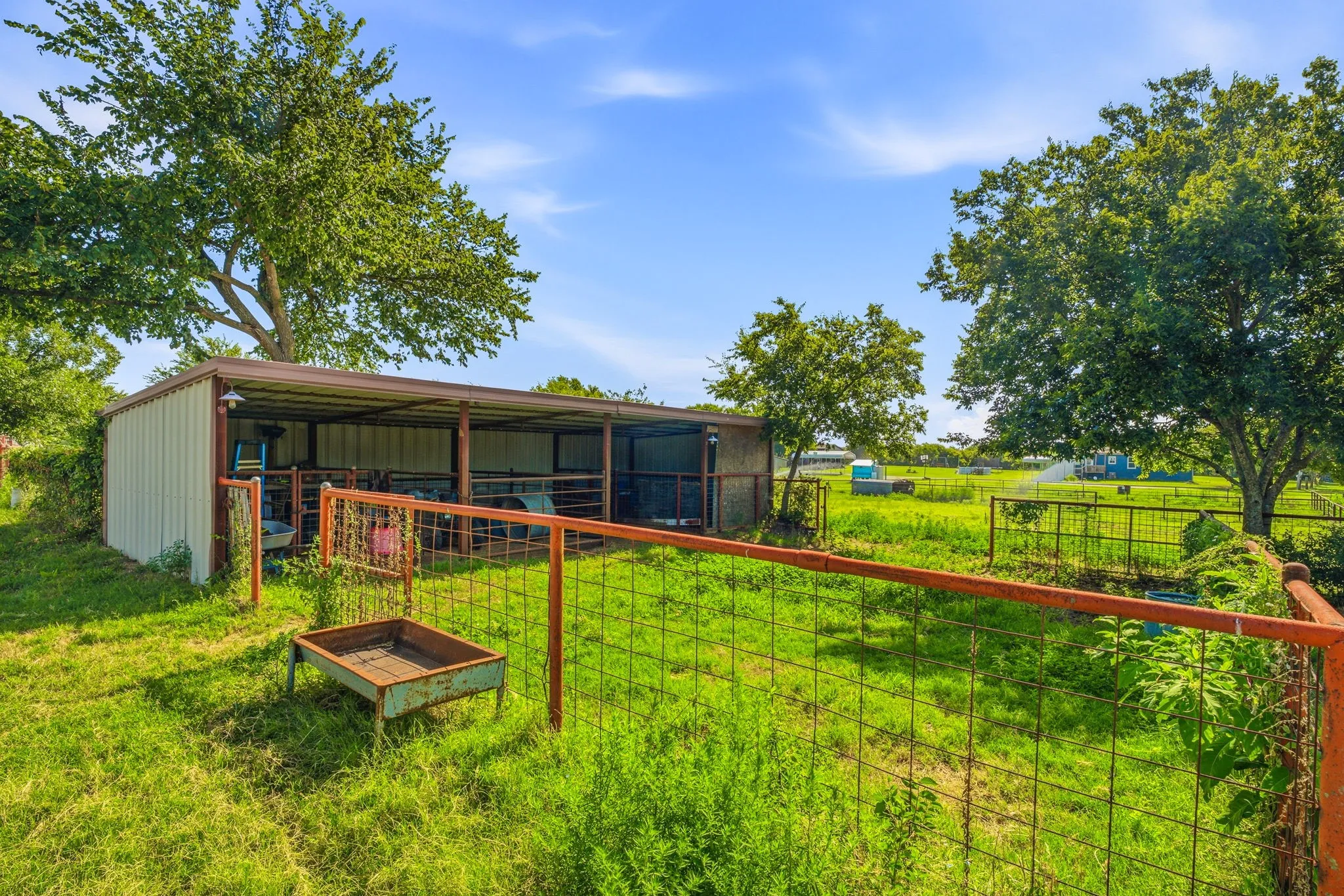 Single Family Residence For Sale in Johnson County , 3704 County Road 801, Cleburne, Texas 76031, 2 Bedroom, 1 Bathroom, Garage spaces, 896 Sqft, built in 1975, mls#21338358, Real Estate Agent in Cleburne, Homes For Sale in Johnson county, Homes For Sale in Cleburne, Realtor in Cleburne Texas, Real Estate Brokerage Independent Realty Texas, Luminita Cordes Realtor