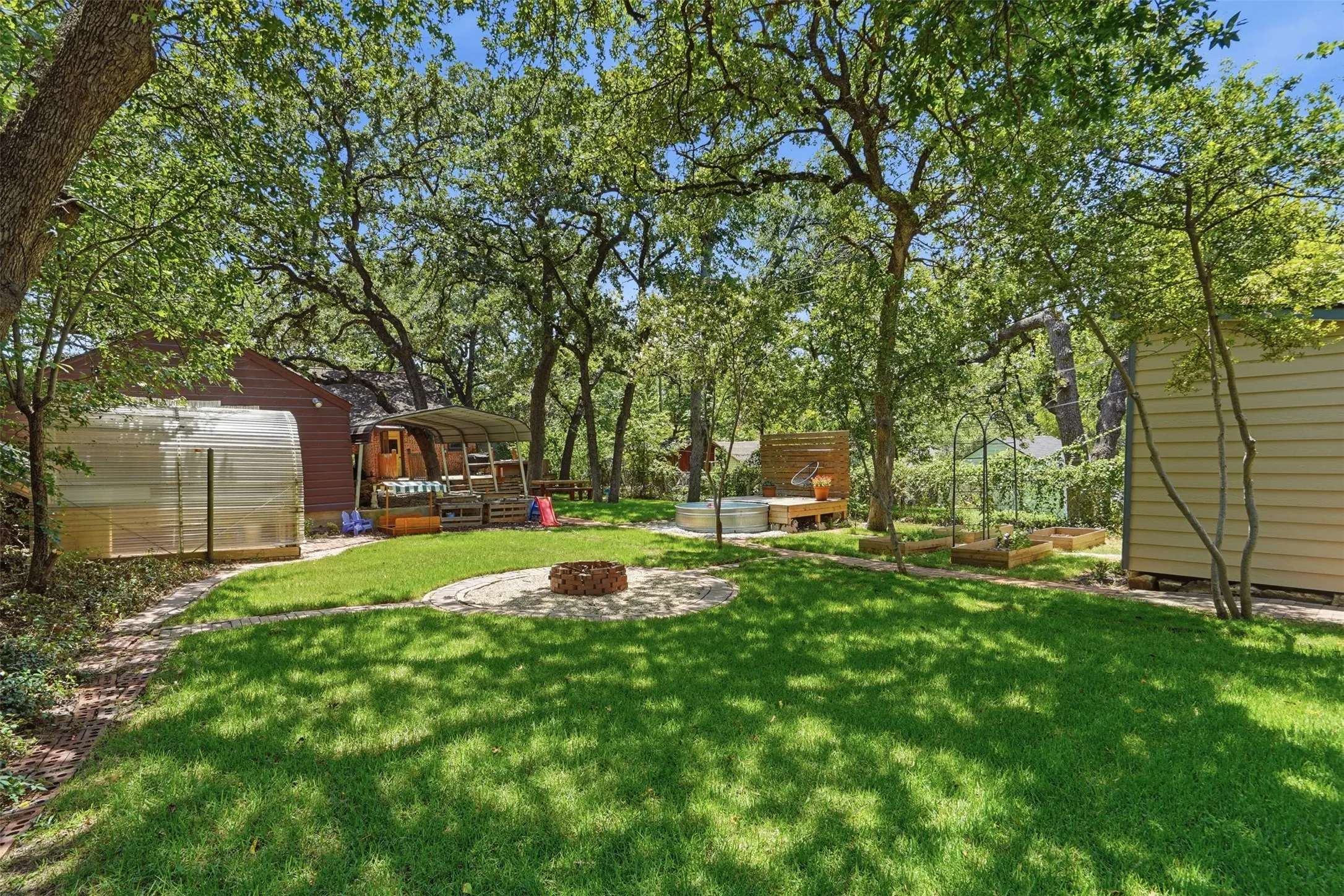 Single Family Residence For Sale in Tarrant County , 2113 Yucca Avenue, Fort Worth, Texas 76111, 3 Bedroom, 2 Bathroom, 2 Garage spaces, 1,800 Sqft, built in 1941, mls#21329868, Real Estate Agent in Fort Worth, Homes For Sale in Tarrant county, Homes For Sale in Fort Worth, Realtor in Fort Worth Texas, Real Estate Brokerage Independent Realty Texas, Luminita Cordes Realtor