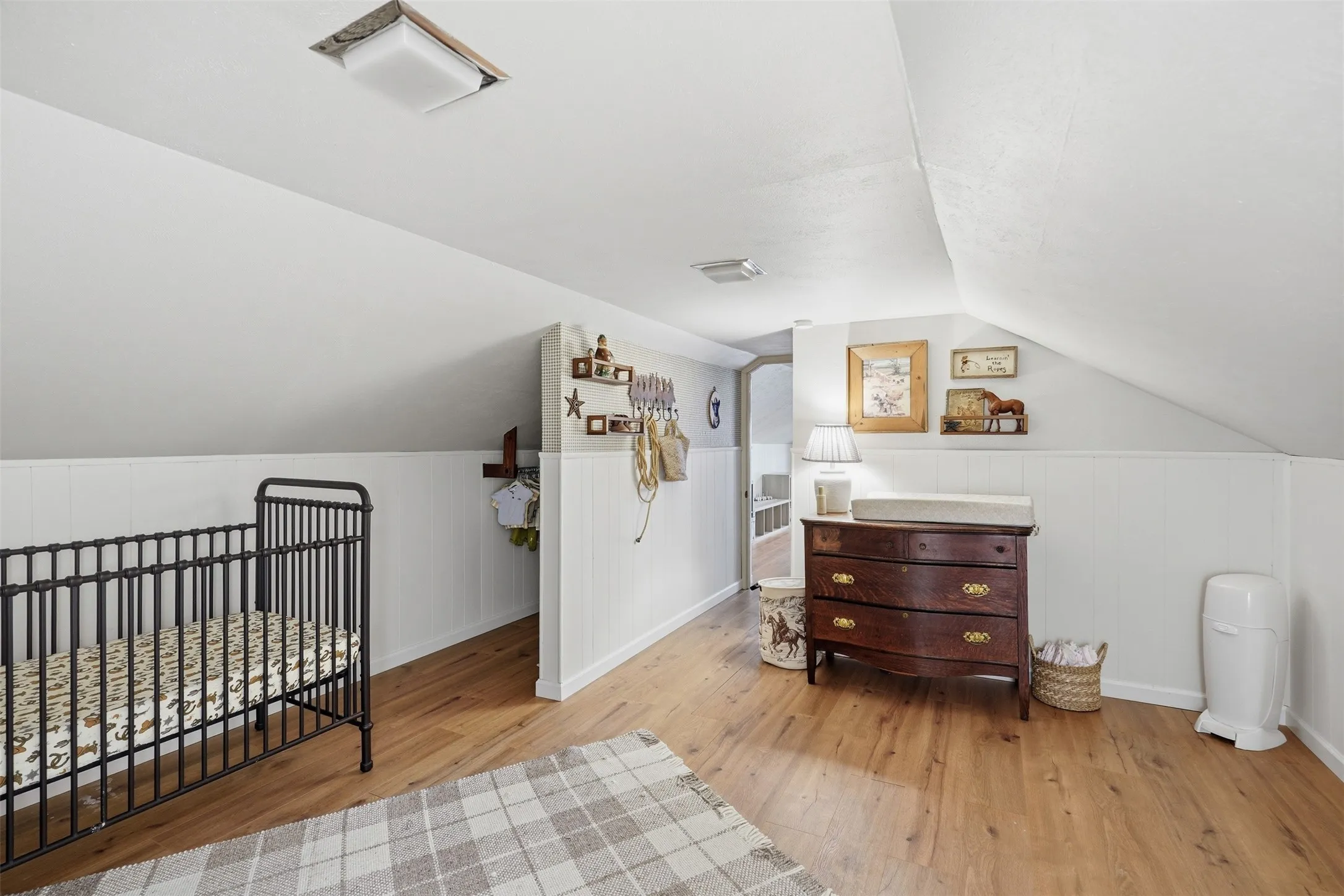 Single Family Residence For Sale in Tarrant County , 2113 Yucca Avenue, Fort Worth, Texas 76111, 3 Bedroom, 2 Bathroom, 2 Garage spaces, 1,800 Sqft, built in 1941, mls#21329868, Real Estate Agent in Fort Worth, Homes For Sale in Tarrant county, Homes For Sale in Fort Worth, Realtor in Fort Worth Texas, Real Estate Brokerage Independent Realty Texas, Luminita Cordes Realtor