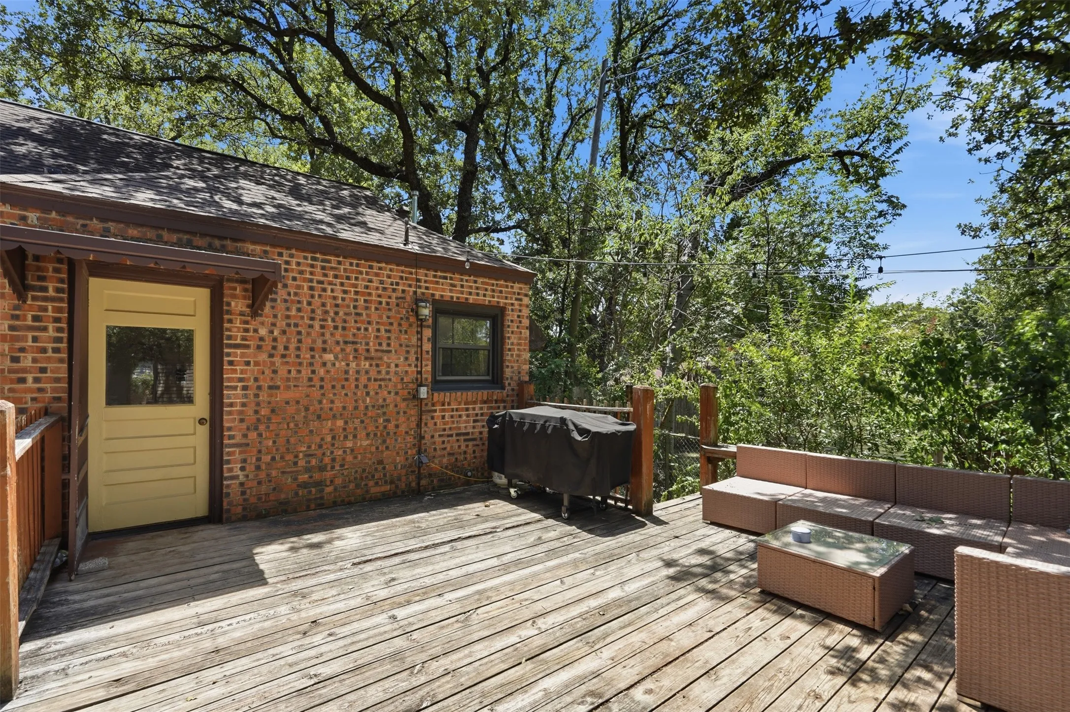 Single Family Residence For Sale in Tarrant County , 2113 Yucca Avenue, Fort Worth, Texas 76111, 3 Bedroom, 2 Bathroom, 2 Garage spaces, 1,800 Sqft, built in 1941, mls#21329868, Real Estate Agent in Fort Worth, Homes For Sale in Tarrant county, Homes For Sale in Fort Worth, Realtor in Fort Worth Texas, Real Estate Brokerage Independent Realty Texas, Luminita Cordes Realtor