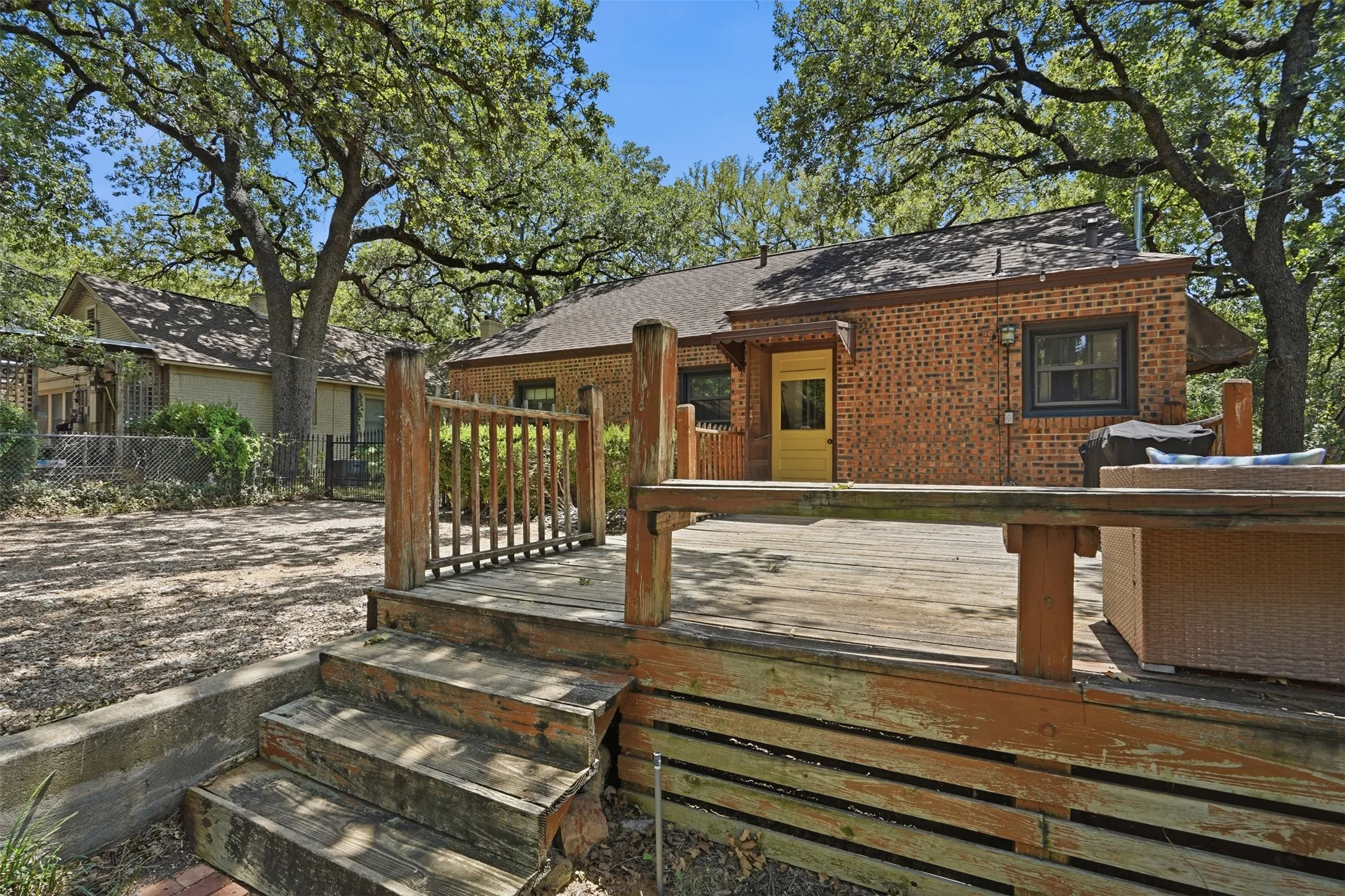 Single Family Residence For Sale in Tarrant County , 2113 Yucca Avenue, Fort Worth, Texas 76111, 3 Bedroom, 2 Bathroom, 2 Garage spaces, 1,800 Sqft, built in 1941, mls#21329868, Real Estate Agent in Fort Worth, Homes For Sale in Tarrant county, Homes For Sale in Fort Worth, Realtor in Fort Worth Texas, Real Estate Brokerage Independent Realty Texas, Luminita Cordes Realtor