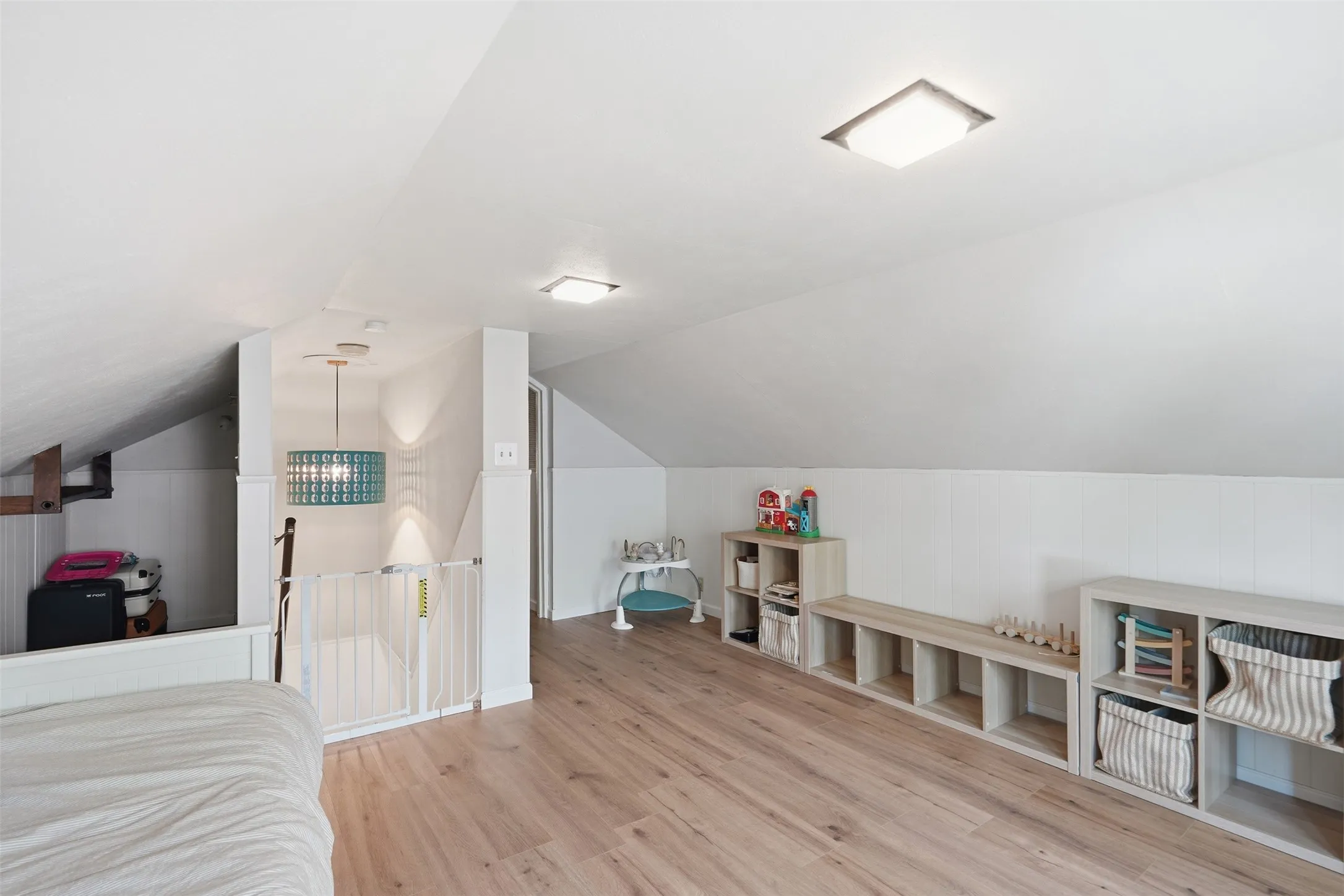 Single Family Residence For Sale in Tarrant County , 2113 Yucca Avenue, Fort Worth, Texas 76111, 3 Bedroom, 2 Bathroom, 2 Garage spaces, 1,800 Sqft, built in 1941, mls#21329868, Real Estate Agent in Fort Worth, Homes For Sale in Tarrant county, Homes For Sale in Fort Worth, Realtor in Fort Worth Texas, Real Estate Brokerage Independent Realty Texas, Luminita Cordes Realtor