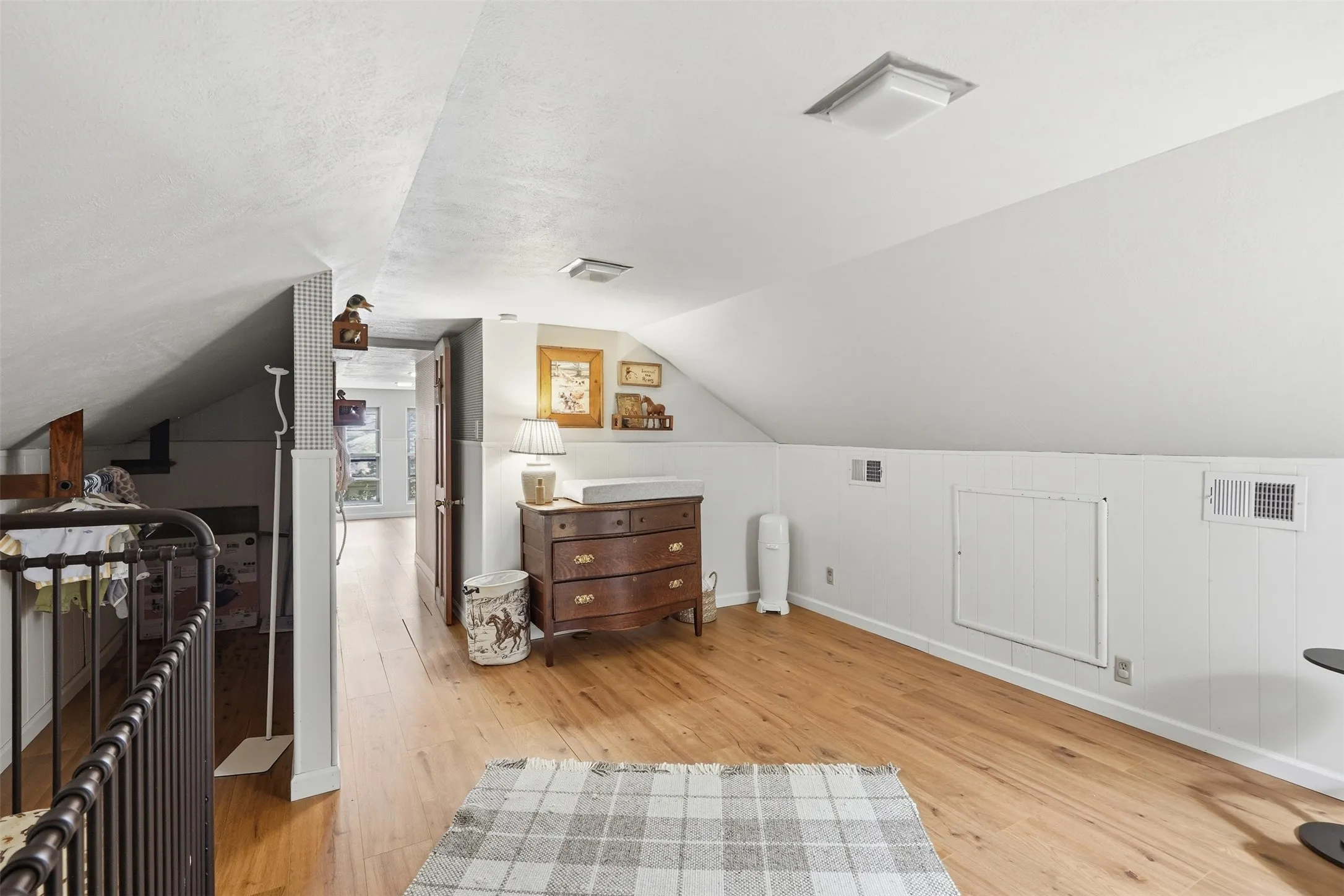 Single Family Residence For Sale in Tarrant County , 2113 Yucca Avenue, Fort Worth, Texas 76111, 3 Bedroom, 2 Bathroom, 2 Garage spaces, 1,800 Sqft, built in 1941, mls#21329868, Real Estate Agent in Fort Worth, Homes For Sale in Tarrant county, Homes For Sale in Fort Worth, Realtor in Fort Worth Texas, Real Estate Brokerage Independent Realty Texas, Luminita Cordes Realtor
