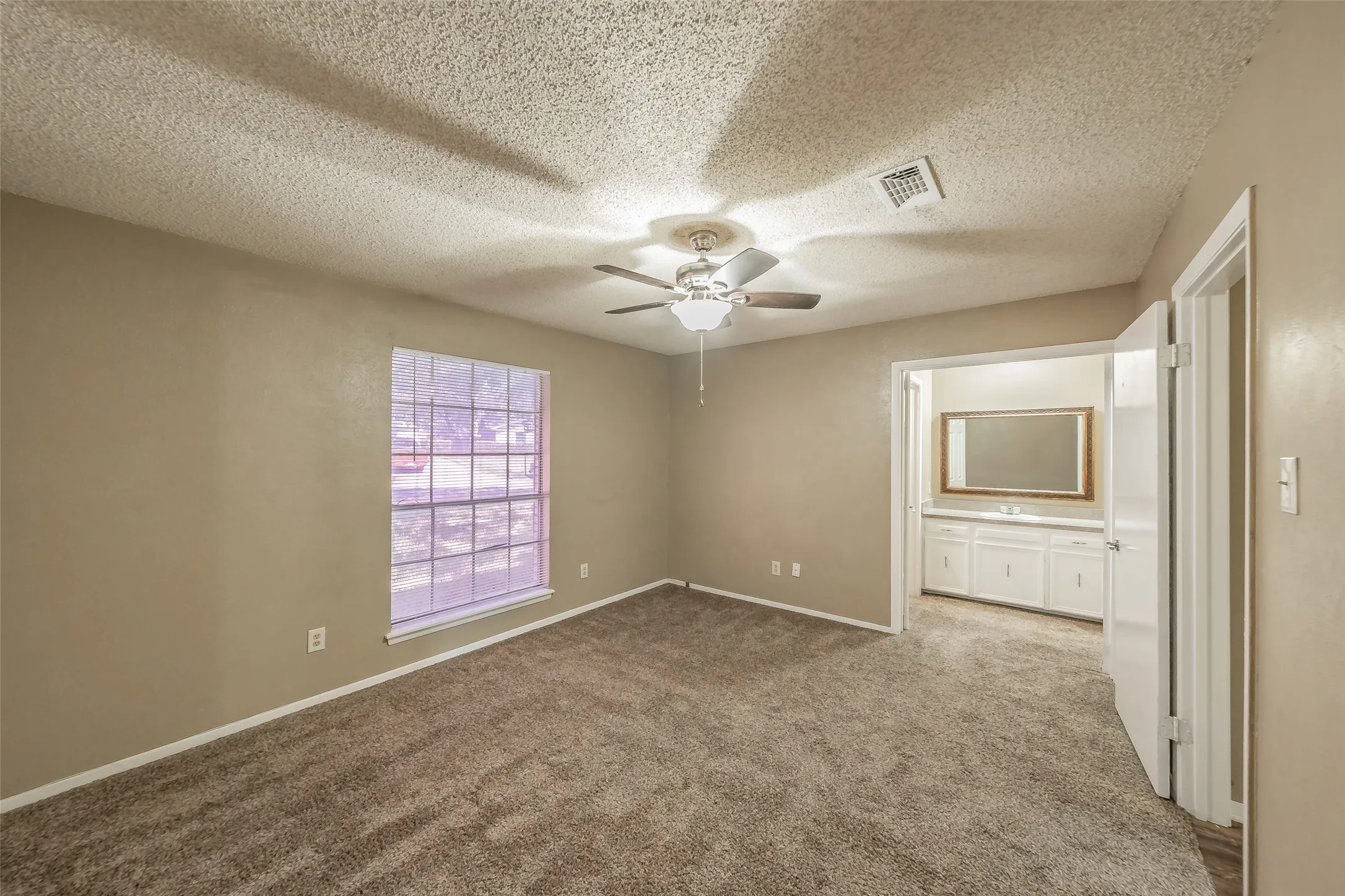 Single Family Residence For Sale in Johnson County , 1227 Willowwood Drive, Cleburne, Texas 76033, 3 Bedroom, 2 Bathroom, 2 Garage spaces, 1,495 Sqft, built in 1974, mls#21338265, Real Estate Agent in Cleburne, Homes For Sale in Johnson county, Homes For Sale in Cleburne, Realtor in Cleburne Texas, Real Estate Brokerage Independent Realty Texas, Luminita Cordes Realtor
