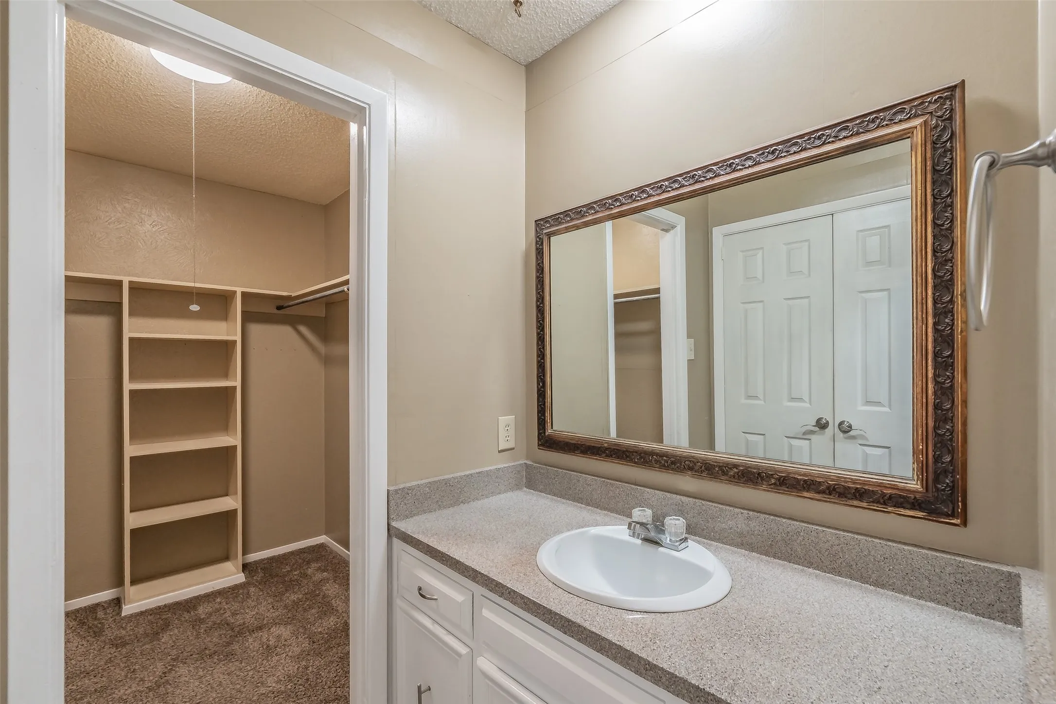 Single Family Residence For Sale in Johnson County , 1227 Willowwood Drive, Cleburne, Texas 76033, 3 Bedroom, 2 Bathroom, 2 Garage spaces, 1,495 Sqft, built in 1974, mls#21338265, Real Estate Agent in Cleburne, Homes For Sale in Johnson county, Homes For Sale in Cleburne, Realtor in Cleburne Texas, Real Estate Brokerage Independent Realty Texas, Luminita Cordes Realtor
