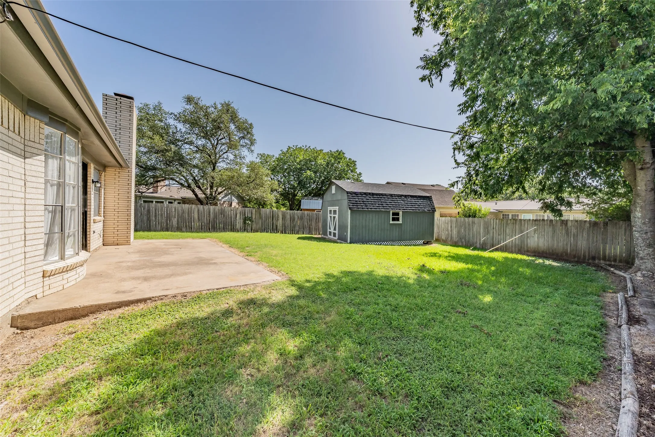 Single Family Residence For Sale in Johnson County , 1227 Willowwood Drive, Cleburne, Texas 76033, 3 Bedroom, 2 Bathroom, 2 Garage spaces, 1,495 Sqft, built in 1974, mls#21338265, Real Estate Agent in Cleburne, Homes For Sale in Johnson county, Homes For Sale in Cleburne, Realtor in Cleburne Texas, Real Estate Brokerage Independent Realty Texas, Luminita Cordes Realtor
