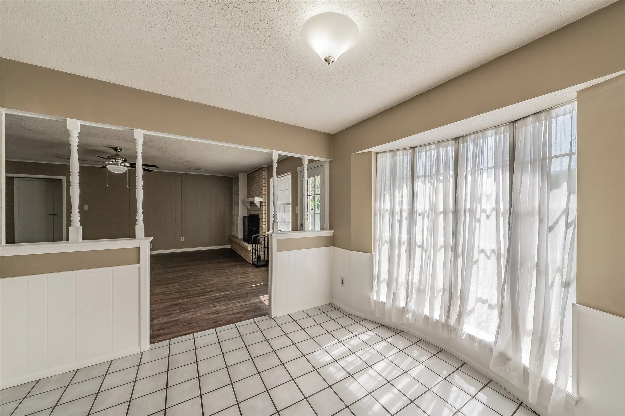 Single Family Residence For Sale in Johnson County , 1227 Willowwood Drive, Cleburne, Texas 76033, 3 Bedroom, 2 Bathroom, 2 Garage spaces, 1,495 Sqft, built in 1974, mls#21338265, Real Estate Agent in Cleburne, Homes For Sale in Johnson county, Homes For Sale in Cleburne, Realtor in Cleburne Texas, Real Estate Brokerage Independent Realty Texas, Luminita Cordes Realtor
