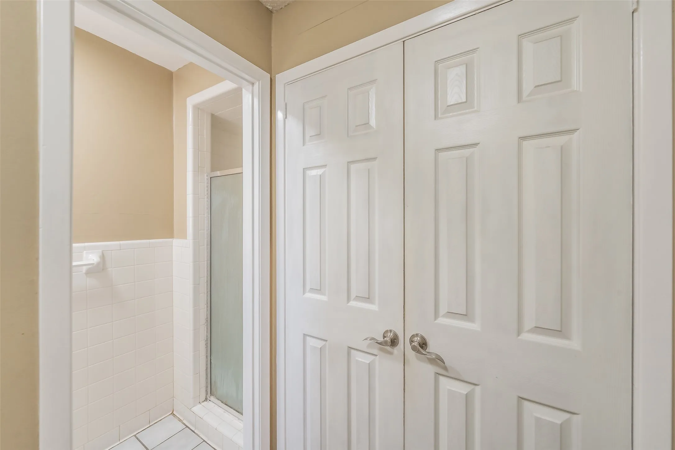 Single Family Residence For Sale in Johnson County , 1227 Willowwood Drive, Cleburne, Texas 76033, 3 Bedroom, 2 Bathroom, 2 Garage spaces, 1,495 Sqft, built in 1974, mls#21338265, Real Estate Agent in Cleburne, Homes For Sale in Johnson county, Homes For Sale in Cleburne, Realtor in Cleburne Texas, Real Estate Brokerage Independent Realty Texas, Luminita Cordes Realtor