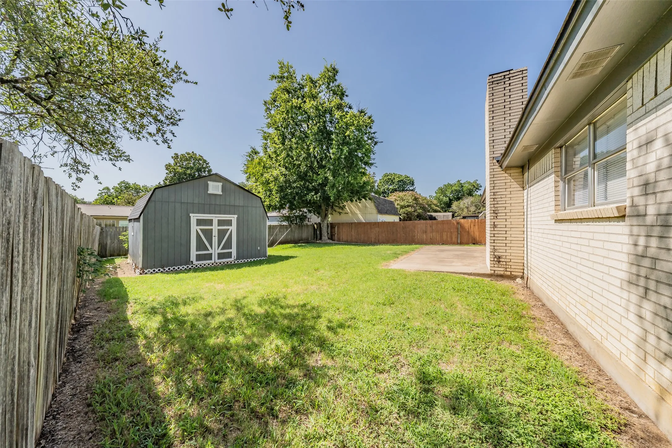 Single Family Residence For Sale in Johnson County , 1227 Willowwood Drive, Cleburne, Texas 76033, 3 Bedroom, 2 Bathroom, 2 Garage spaces, 1,495 Sqft, built in 1974, mls#21338265, Real Estate Agent in Cleburne, Homes For Sale in Johnson county, Homes For Sale in Cleburne, Realtor in Cleburne Texas, Real Estate Brokerage Independent Realty Texas, Luminita Cordes Realtor