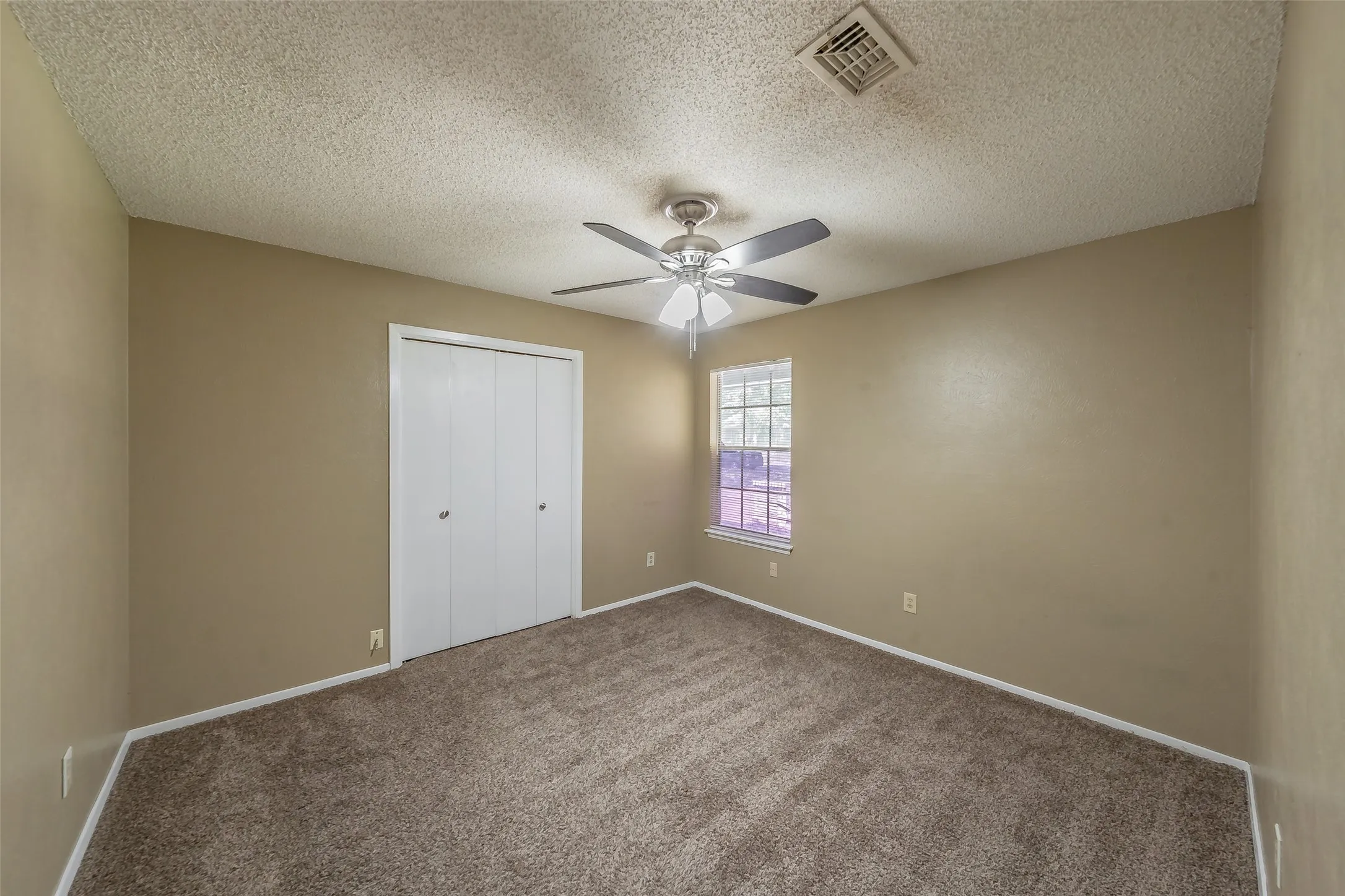 Single Family Residence For Sale in Johnson County , 1227 Willowwood Drive, Cleburne, Texas 76033, 3 Bedroom, 2 Bathroom, 2 Garage spaces, 1,495 Sqft, built in 1974, mls#21338265, Real Estate Agent in Cleburne, Homes For Sale in Johnson county, Homes For Sale in Cleburne, Realtor in Cleburne Texas, Real Estate Brokerage Independent Realty Texas, Luminita Cordes Realtor